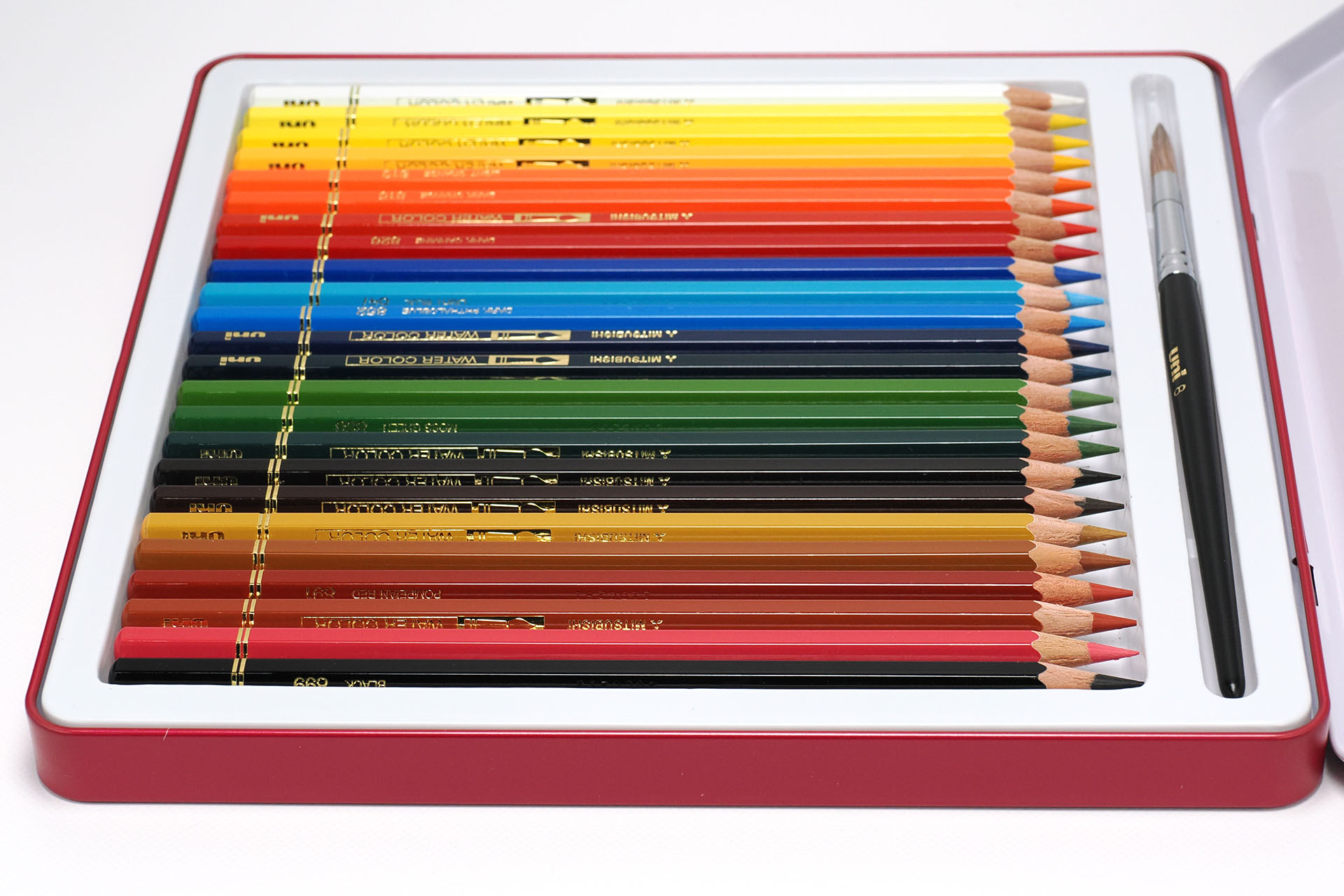 OM-1で単に1枚だけ撮ったもの。被写体の手前だけにピントが合っている。絞り値はf8.0。