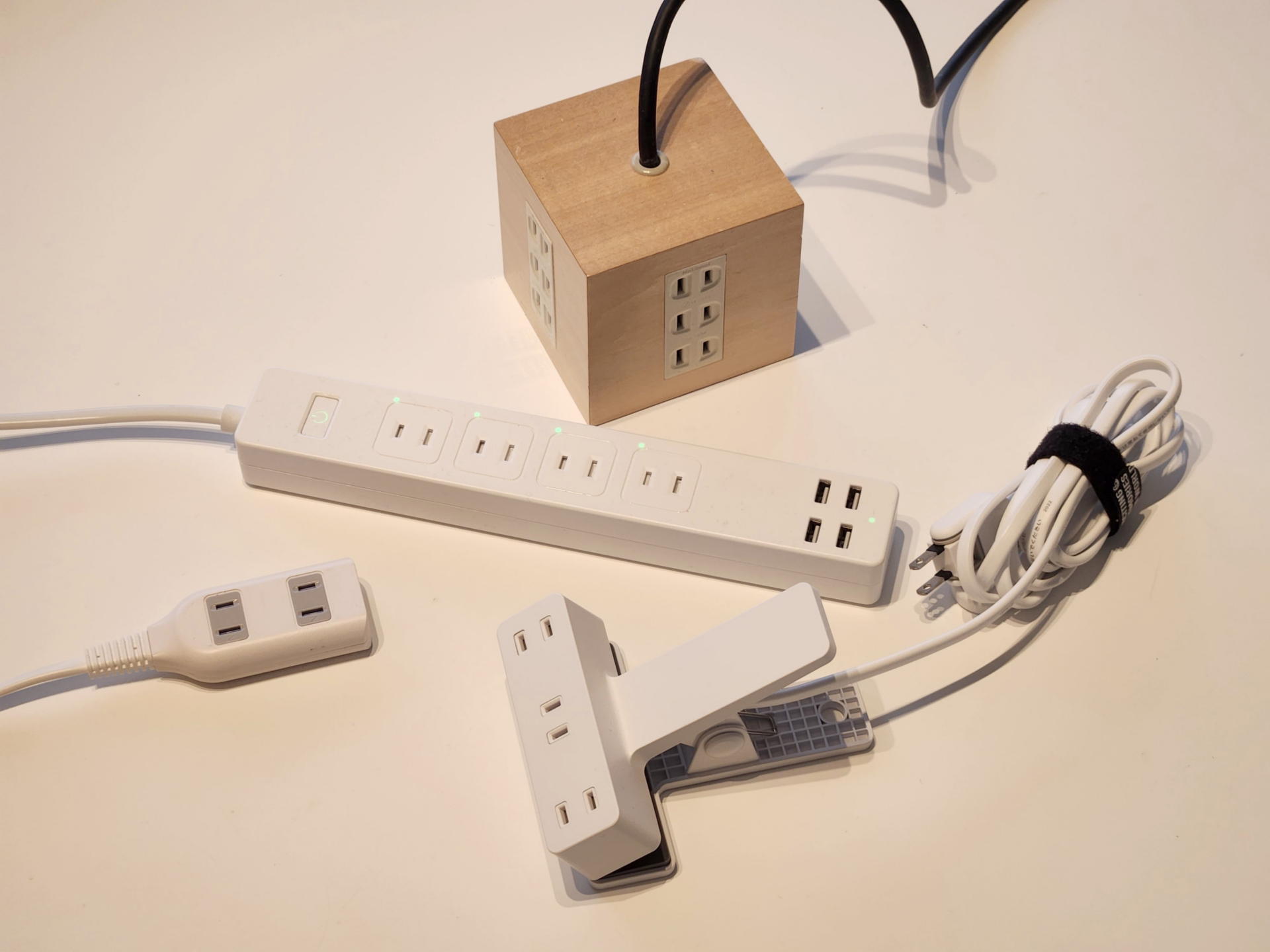 パワーストリップ（テーブルタップ）は時代ごとの文化やテクノロジーが垣間見れて楽しい商品だ