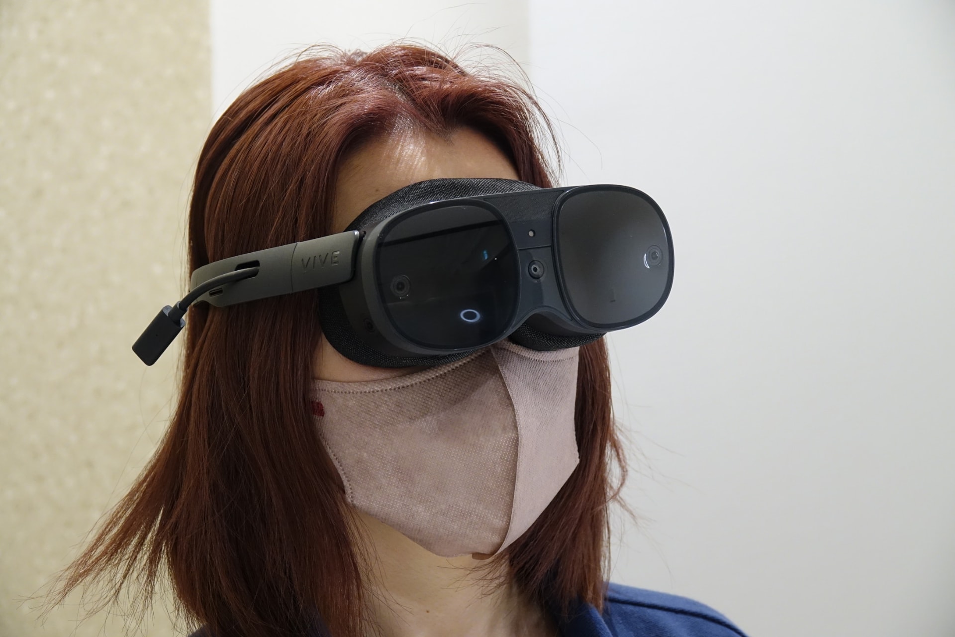 グラスモードで装着した様子