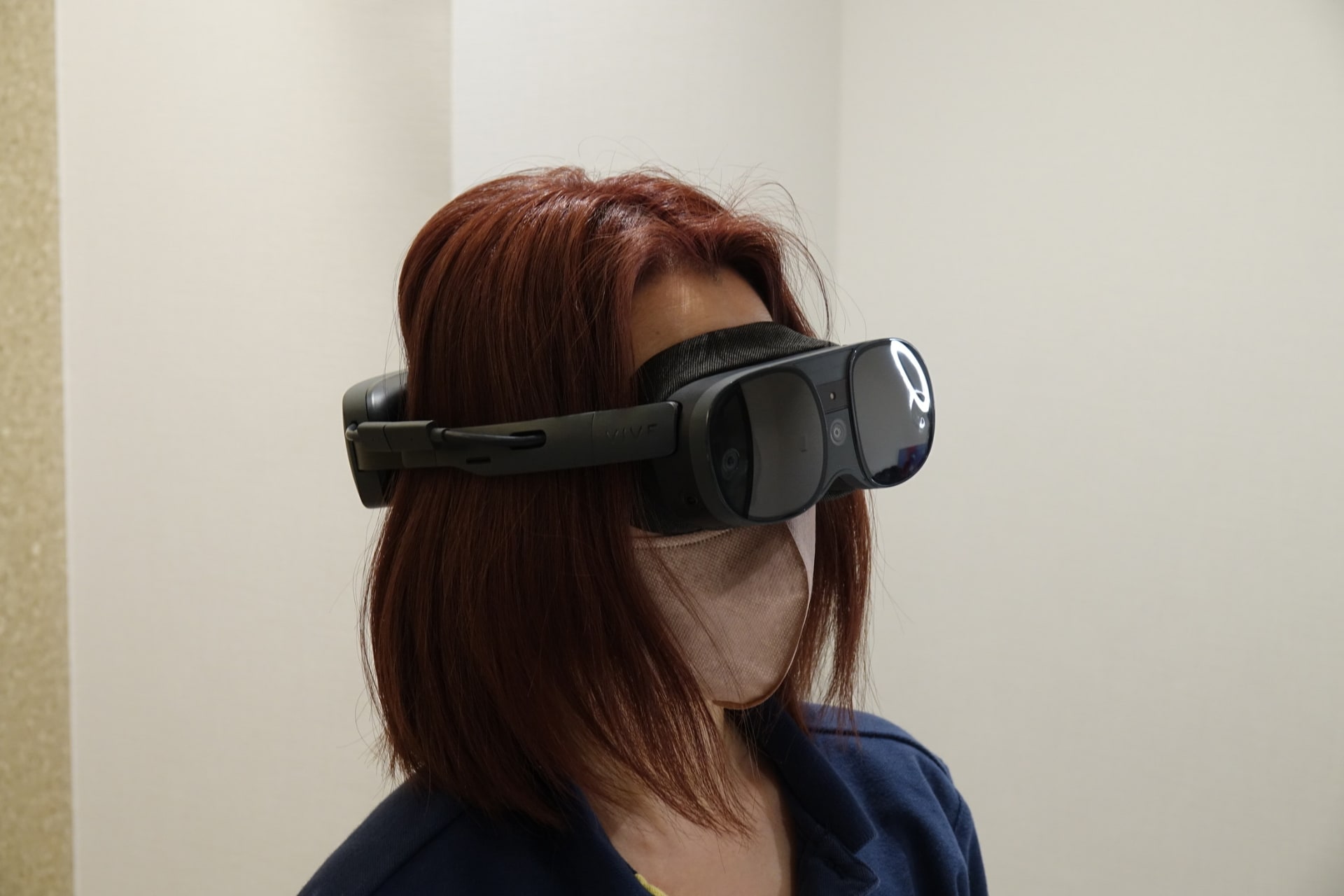 ゴーグルモードで装着した様子