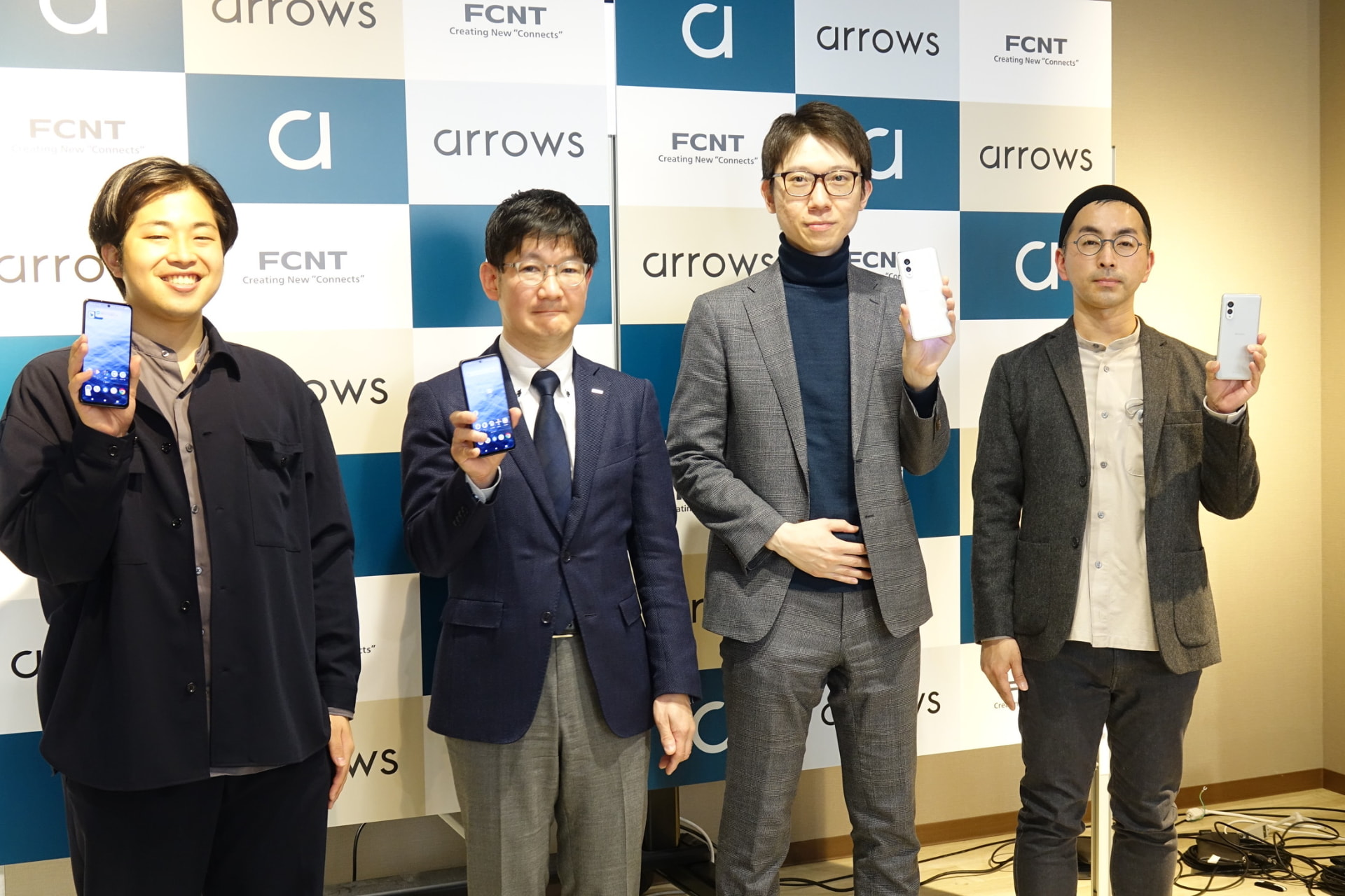 左からGab 山内萌斗氏、NTTドコモ 松野亘氏、FCNT 外谷一磨氏、FCNT 荒井厚介氏