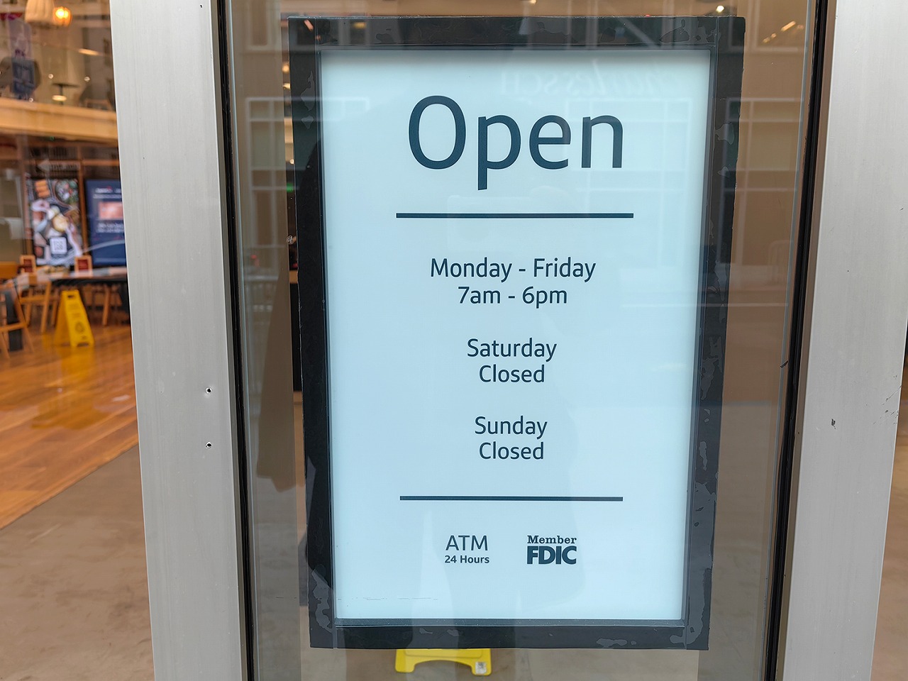 営業時間は平日7時から18時まで