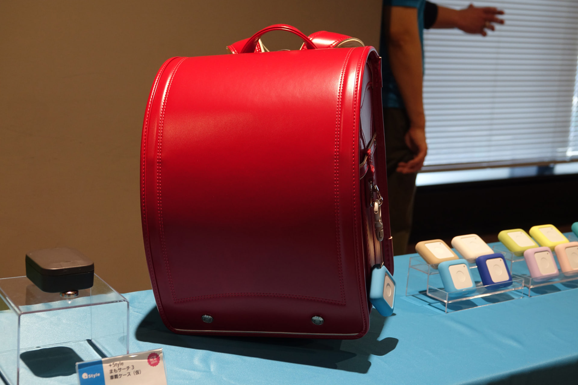 ソフトケースを装着したままでもボタン操作や充電ができる