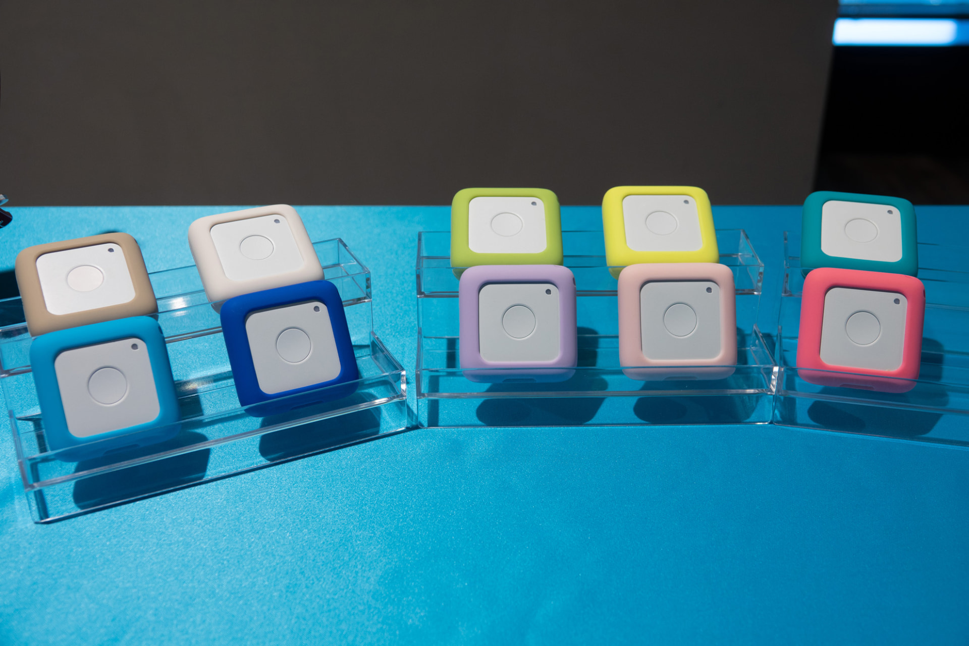 ソフトケースは全10色展開