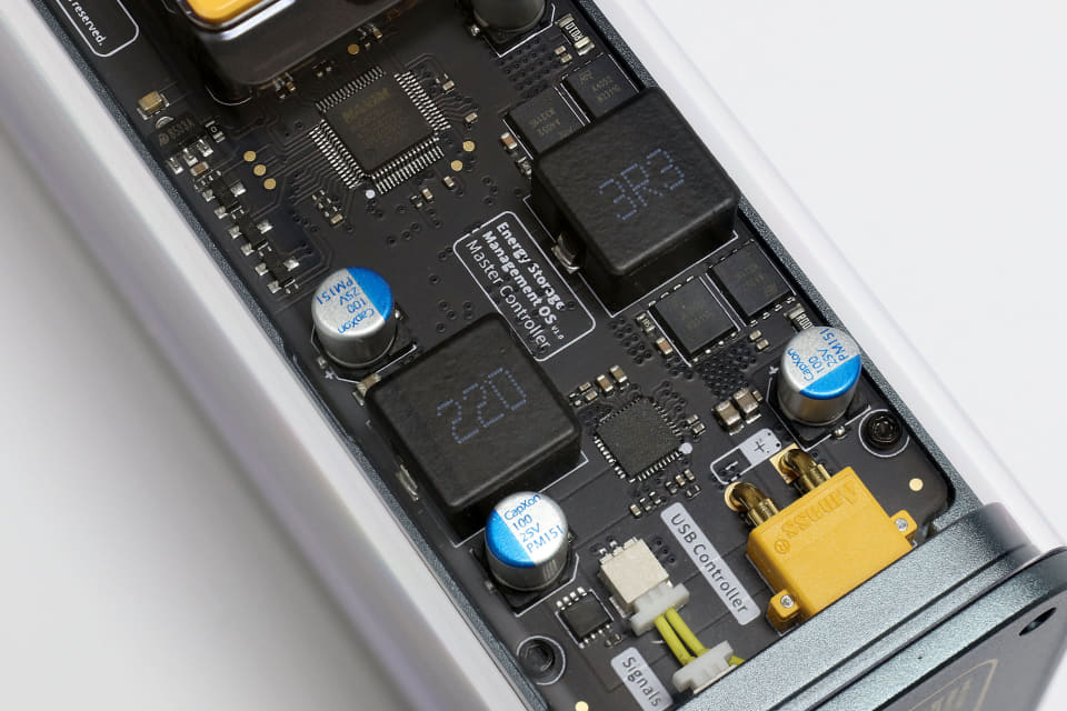 超カッコいいSHARGEEK「STORM2」モバイルバッテリーを自制不能の衝動