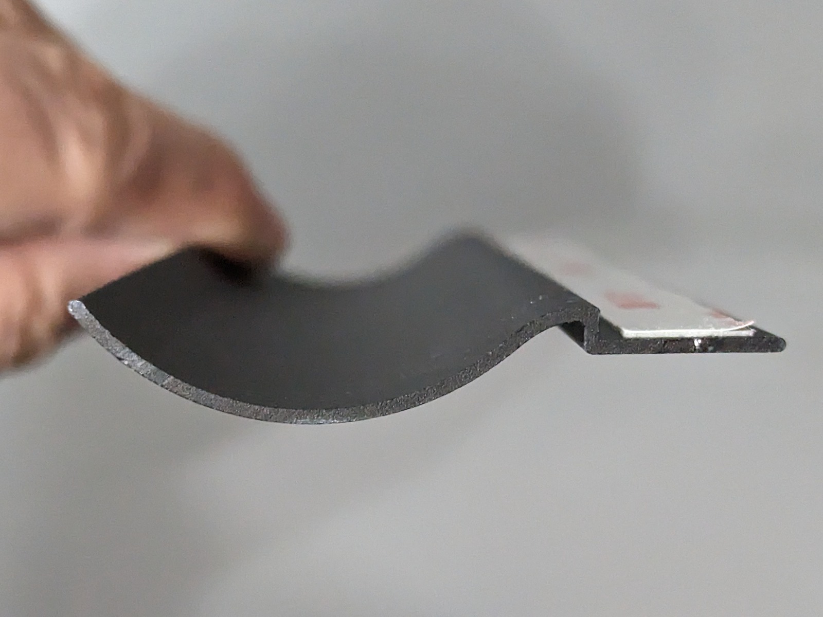 横から見るとトレイの形状がよくわかる