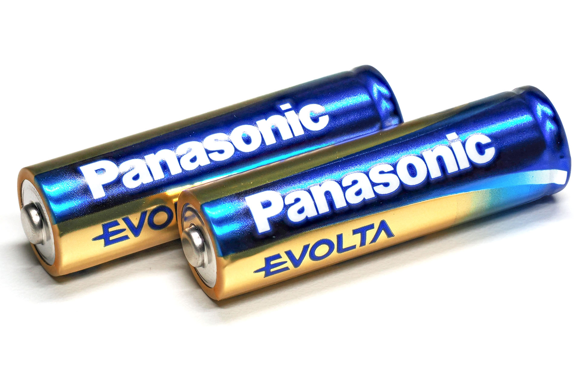 パナソニックの乾電池「エボルタ」。ほかのアルカリ電池に比べてより電池持続時間が長かったり、独自の液もれ防止製法を採用して液漏れしにくかったりする。ただし一般的なアルカリ電池より高価。