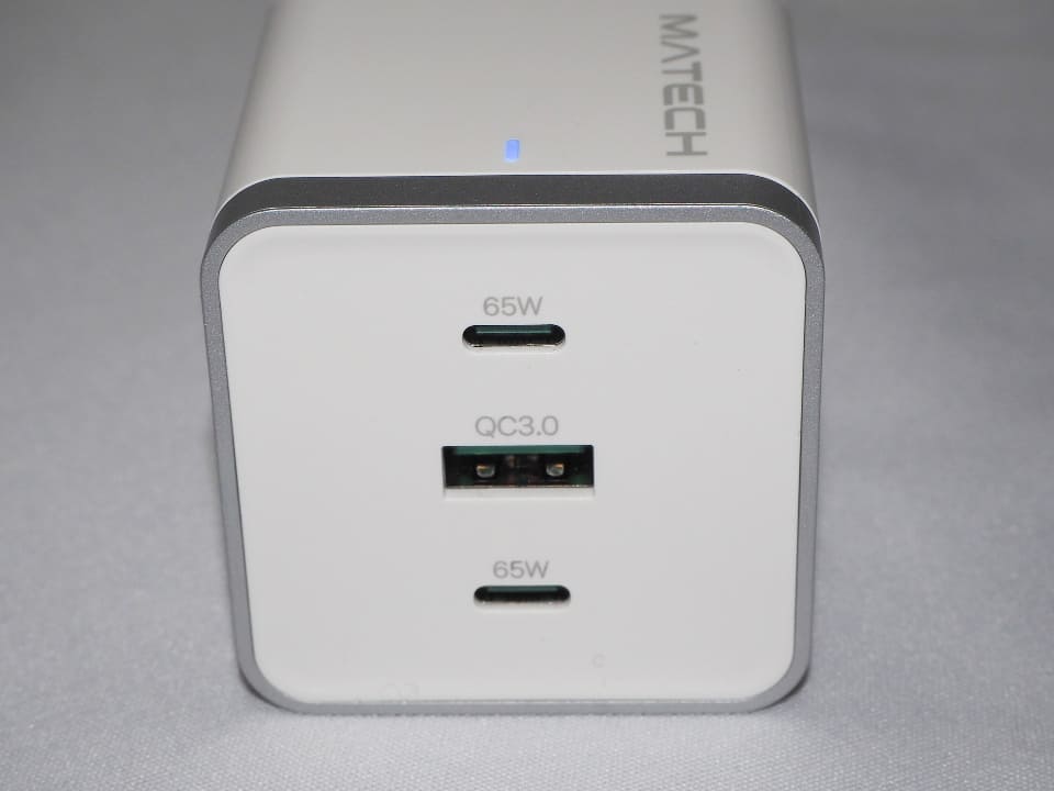 電源タップとUSB充電器が一体になった「Sonicharge 65W Combo
