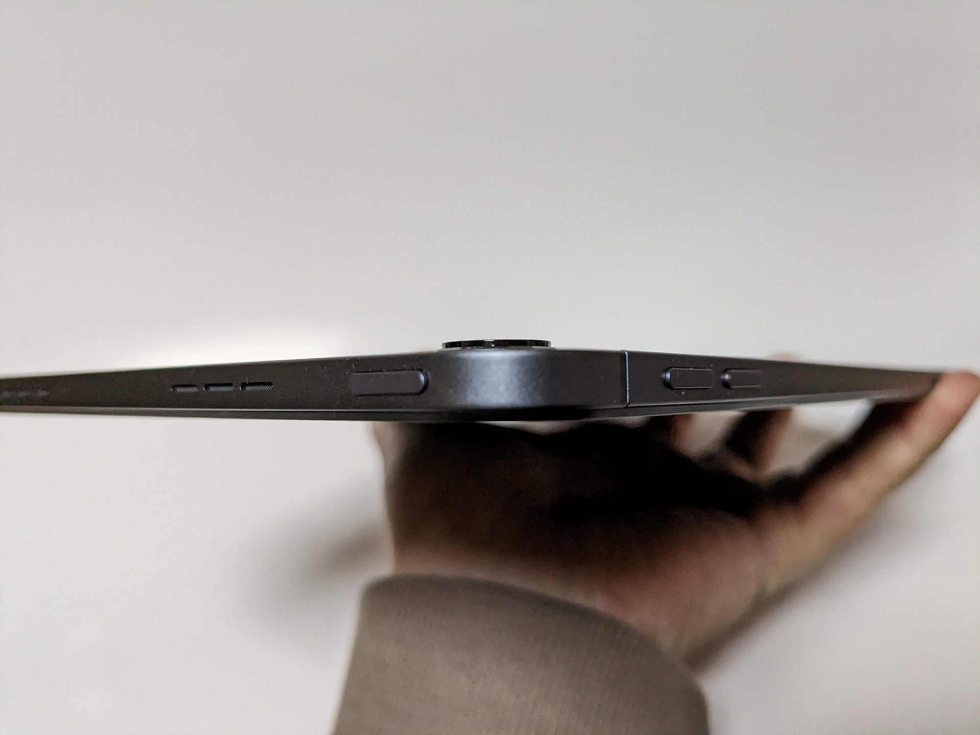 Air感のあるこのスタイリッシュな薄さ