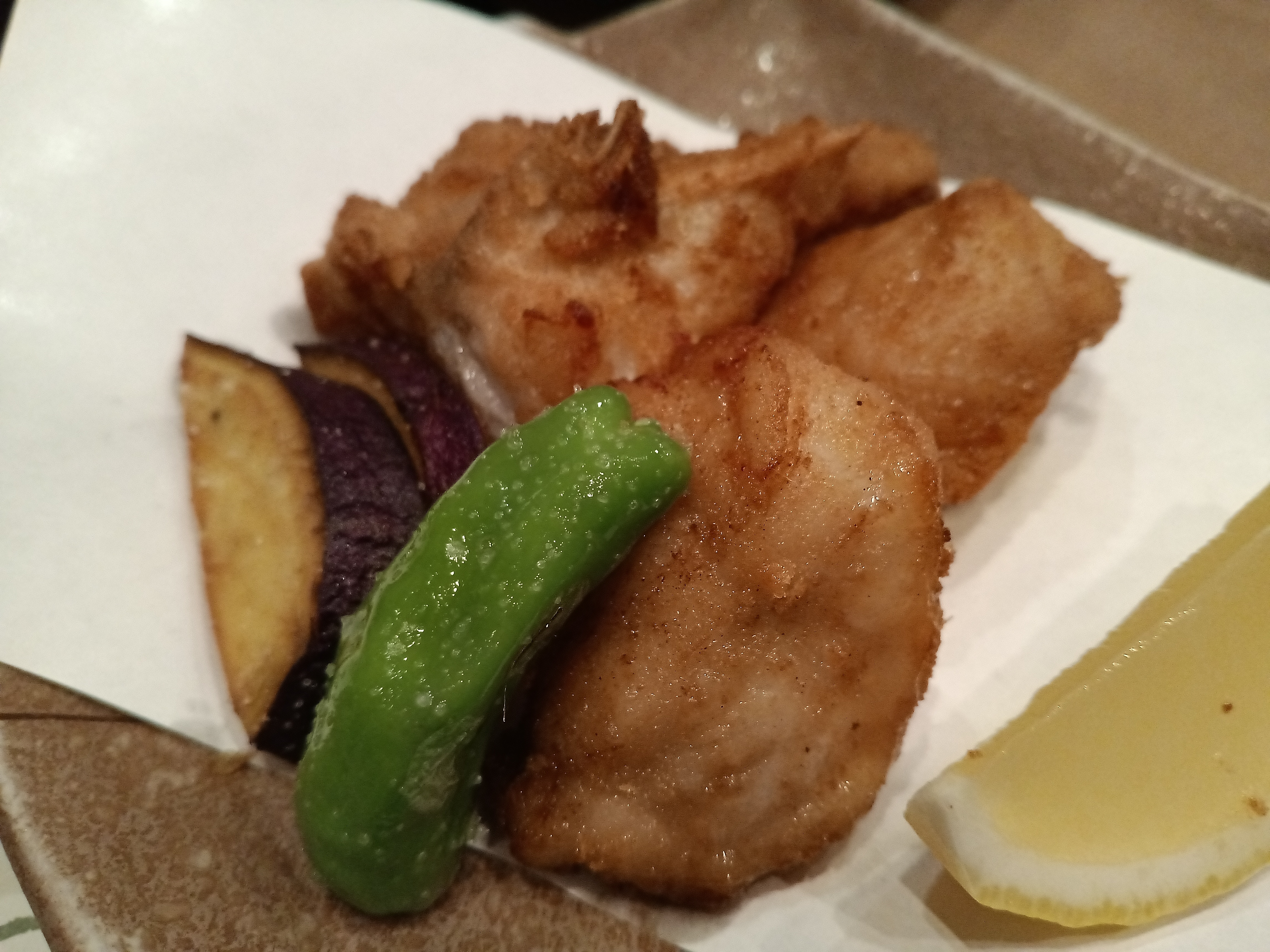 暗めの室内での料理撮影