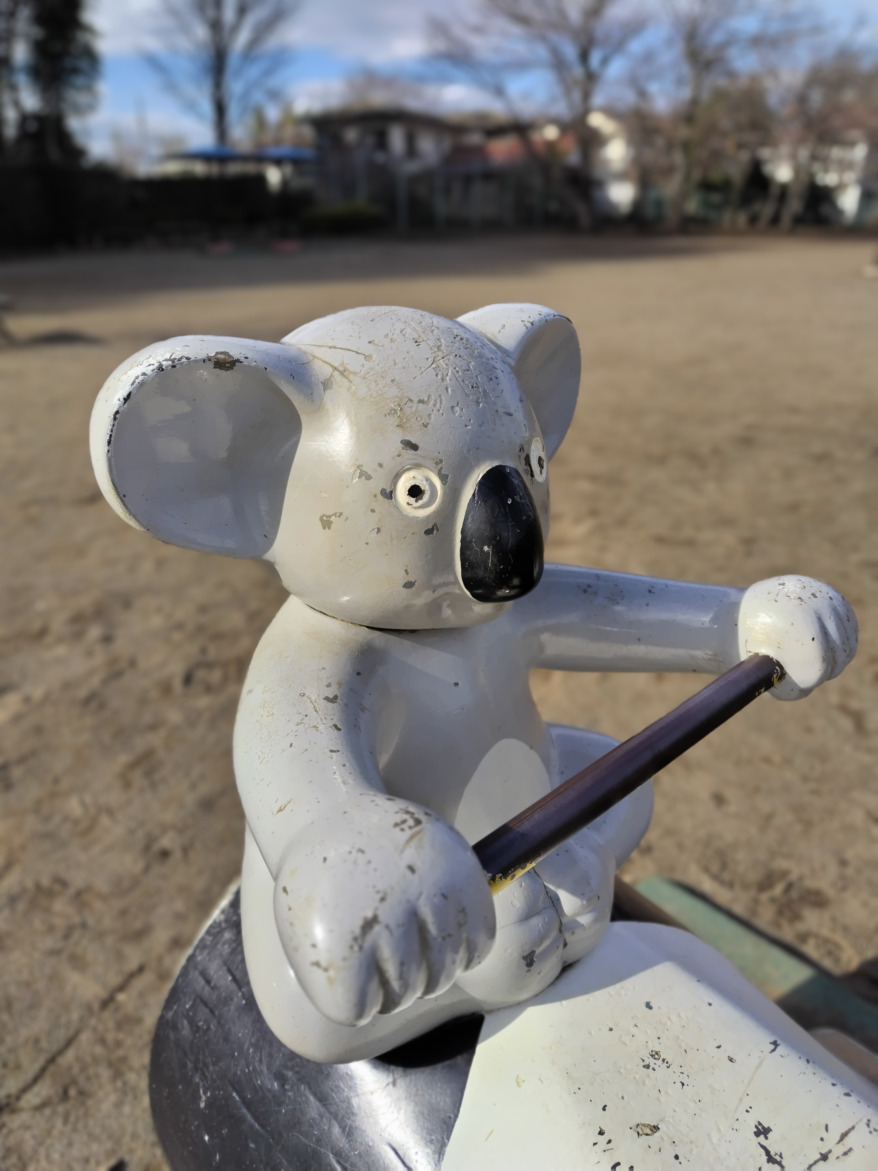 ぼかし「5」でコアラの遊具を。境界判定もしっかりしていていいボケに