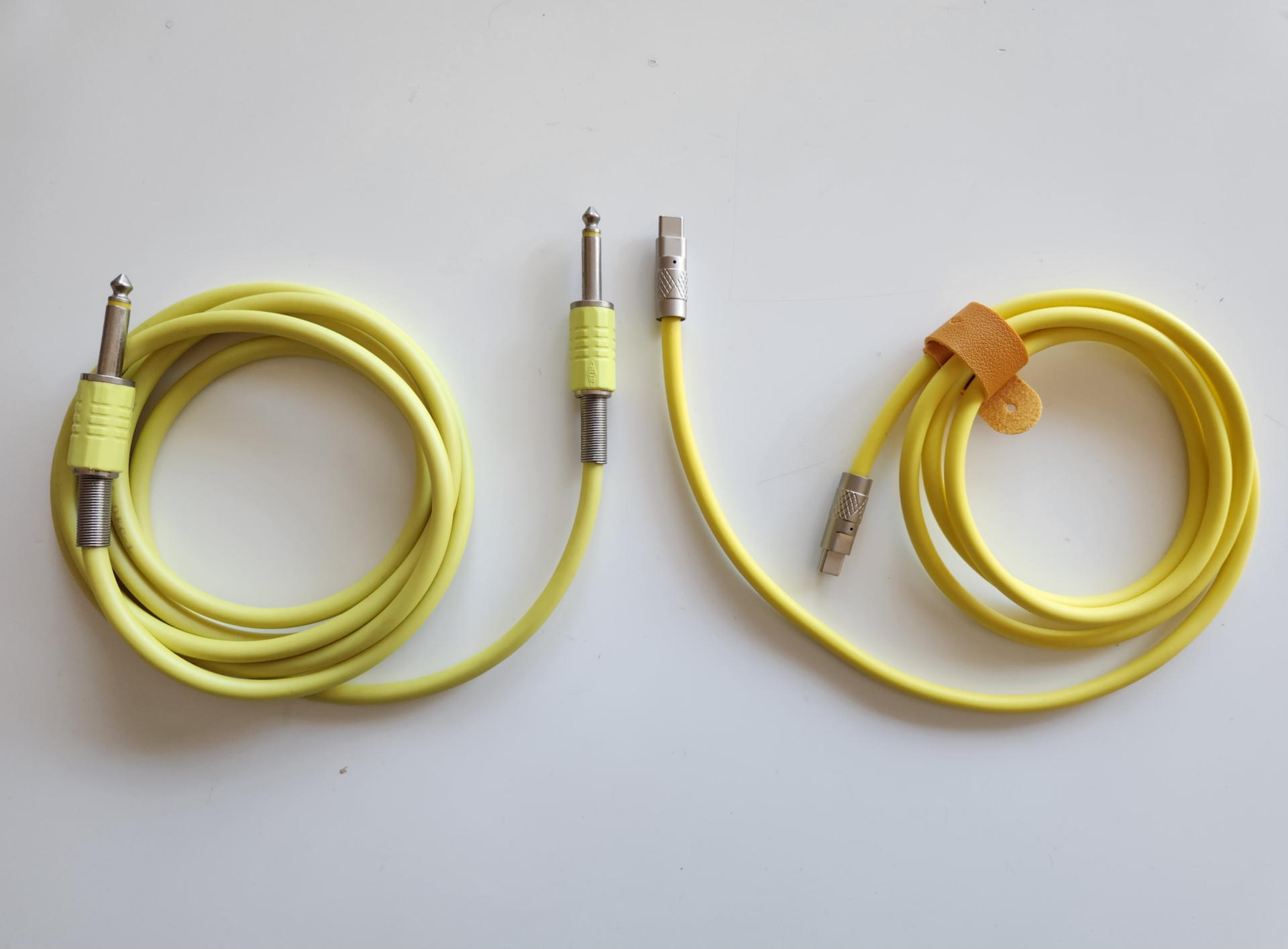 USB Type-Cプラグも楽器用の金属ジャックのイメージで極めて堅牢で長く使っていても安心そうだ。今では筆者のメインUSB Type-Cケーブルになっている