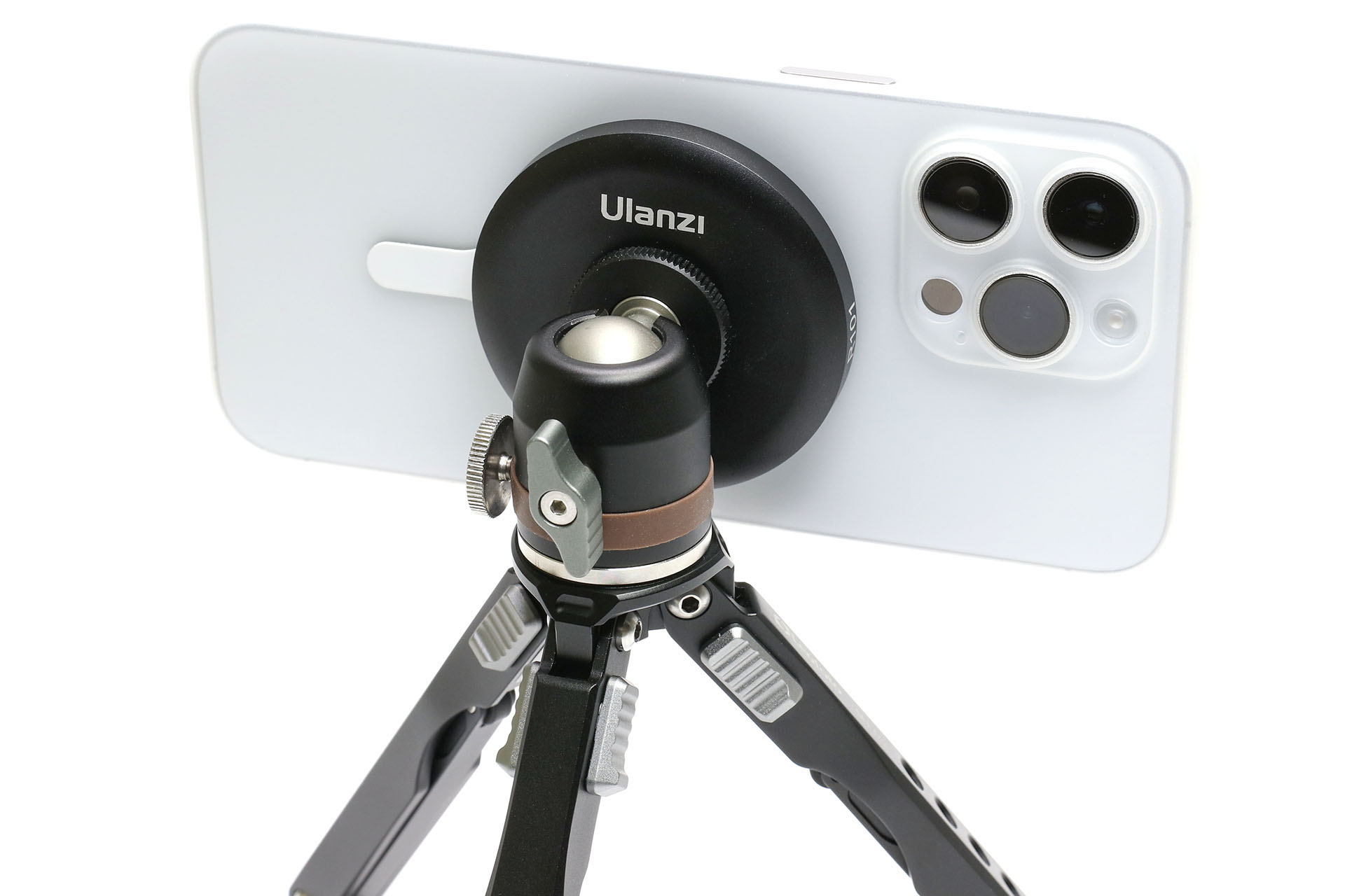 横位置はこの向きでセット。すると自由雲台の一部とロックレバーが写り込む。この逆側にレンズを置くようにセットすると、さらに別のネジまで写り込む。縦位置（レンズは上）にした場合、ロックレバーがたまに写り込まないことがある。