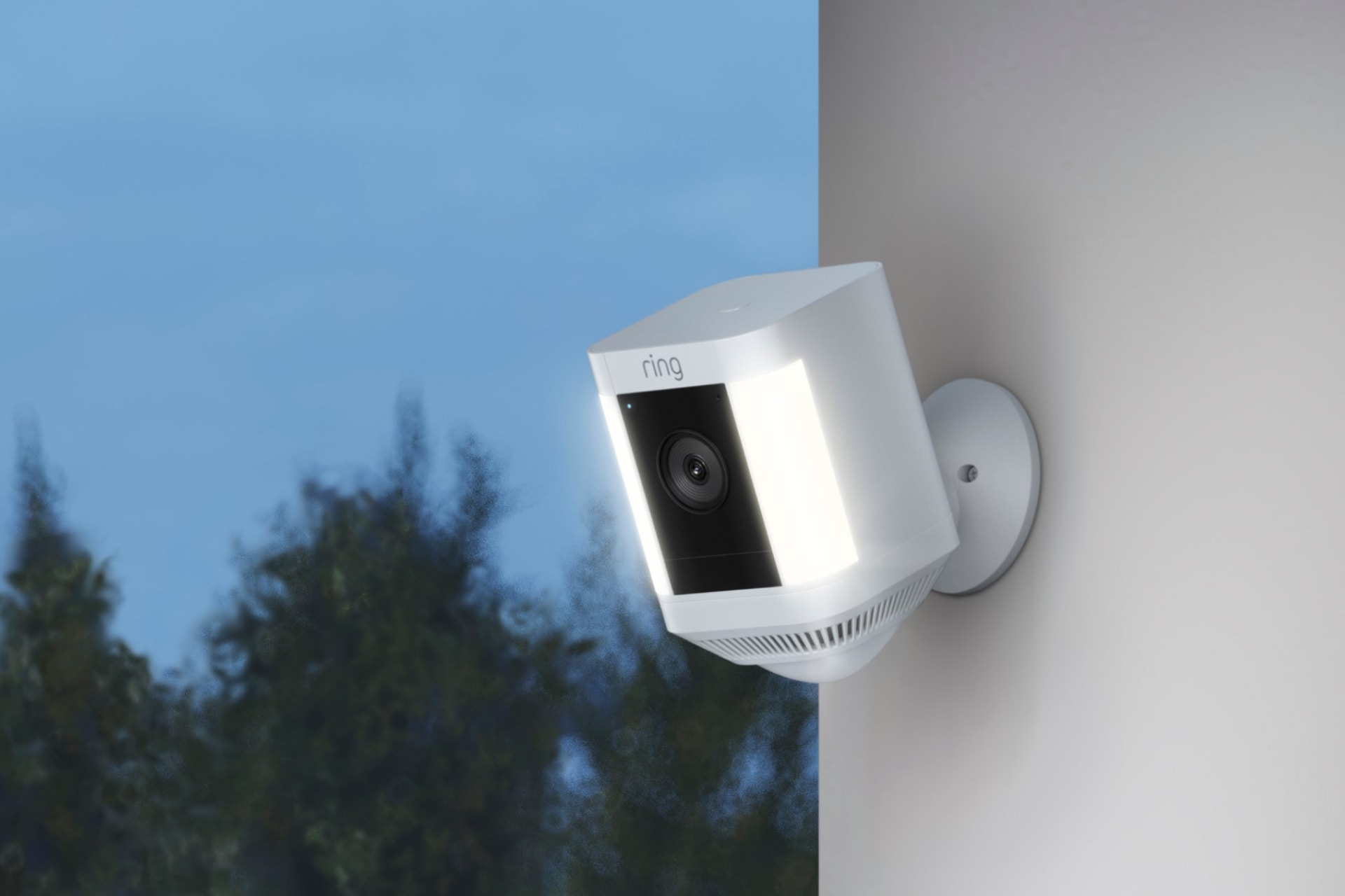 「Ring」の屋外用防犯カメラ「Spotlight Cam Plus」