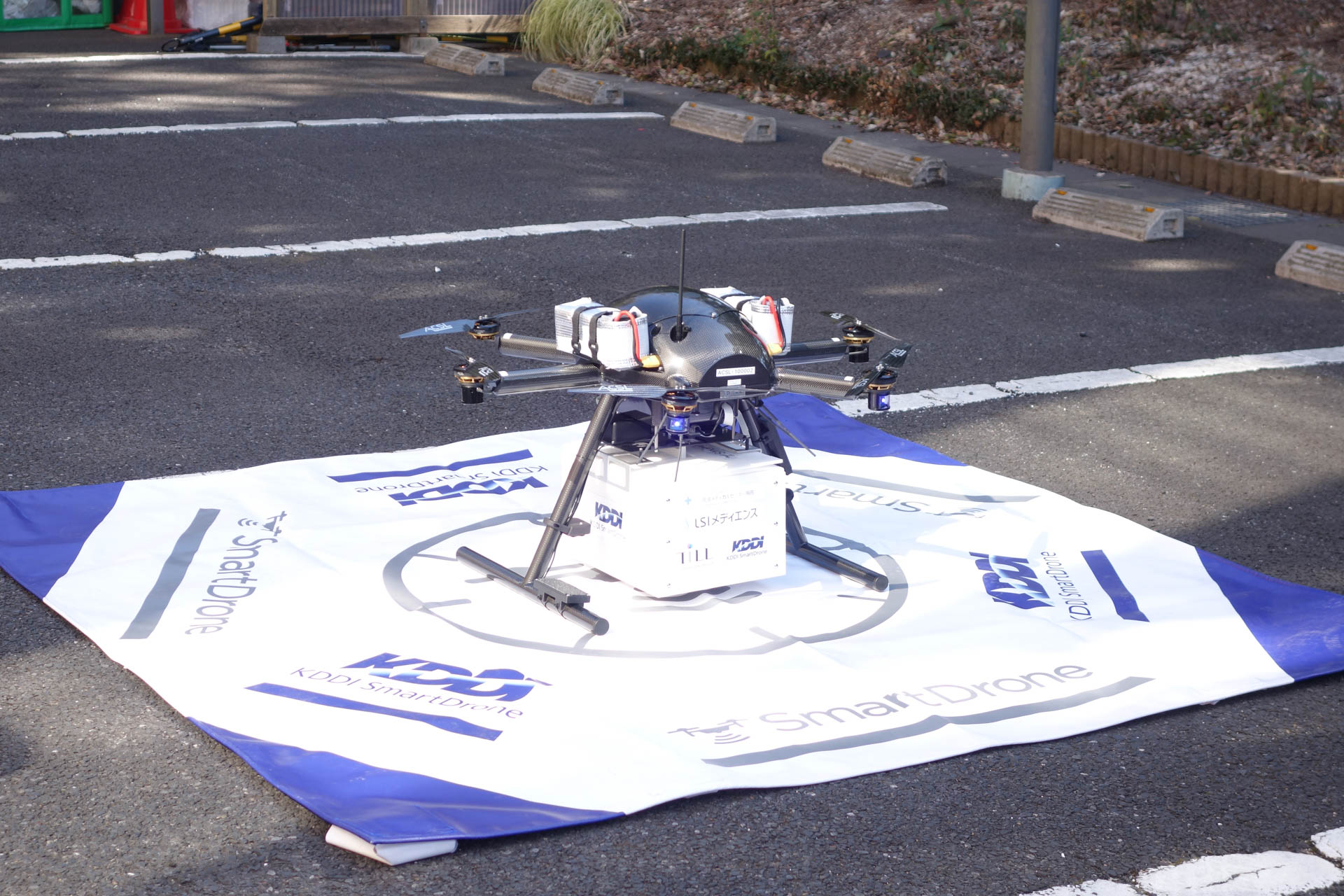 PCR検体運搬の実証事件のドローン。ACSL社製のPF2-LTE。ドローンが飛行する高度は5Gの電波が飛んでいないのでLTE（4G）が使われる