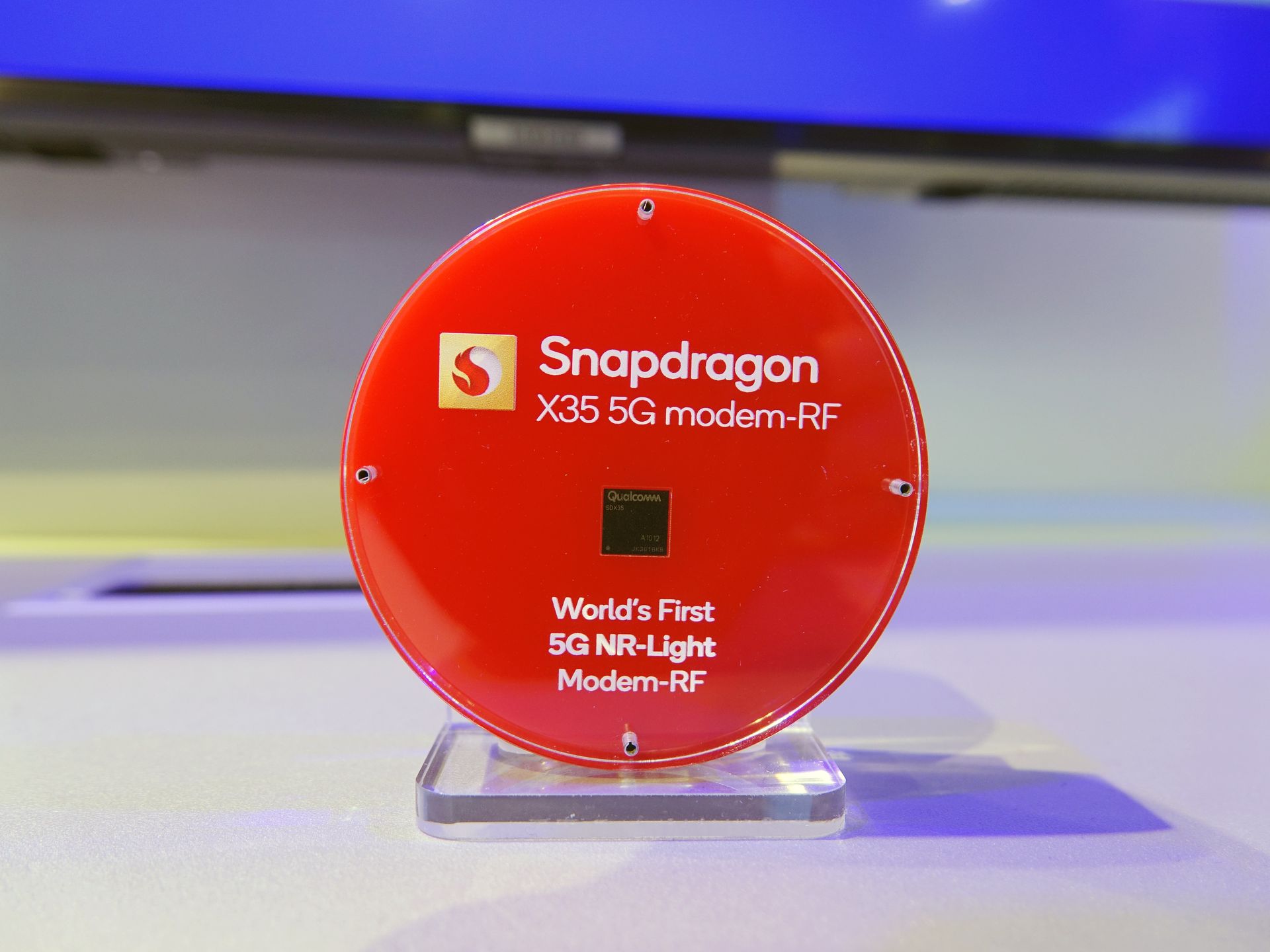 クアルコムが「5G NR-Light」と呼ぶ帯域幅が狭い5Gに対応したモデムチップ。バッテリー容量が少なく、長時間駆動が求められるIoTデバイスへの採用を想定している
