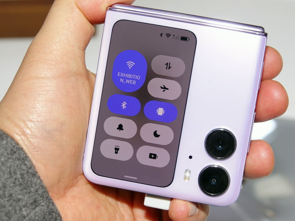 OPPO初の“縦折り”フォルダブルスマホ「Find N2 Flip」、MWCで実機を