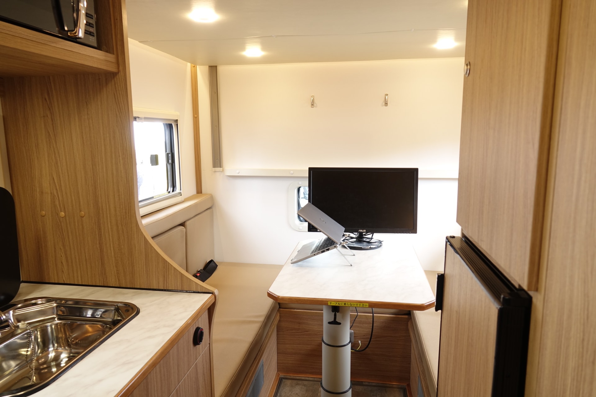 復旧作業要員のためのキャンピングカー