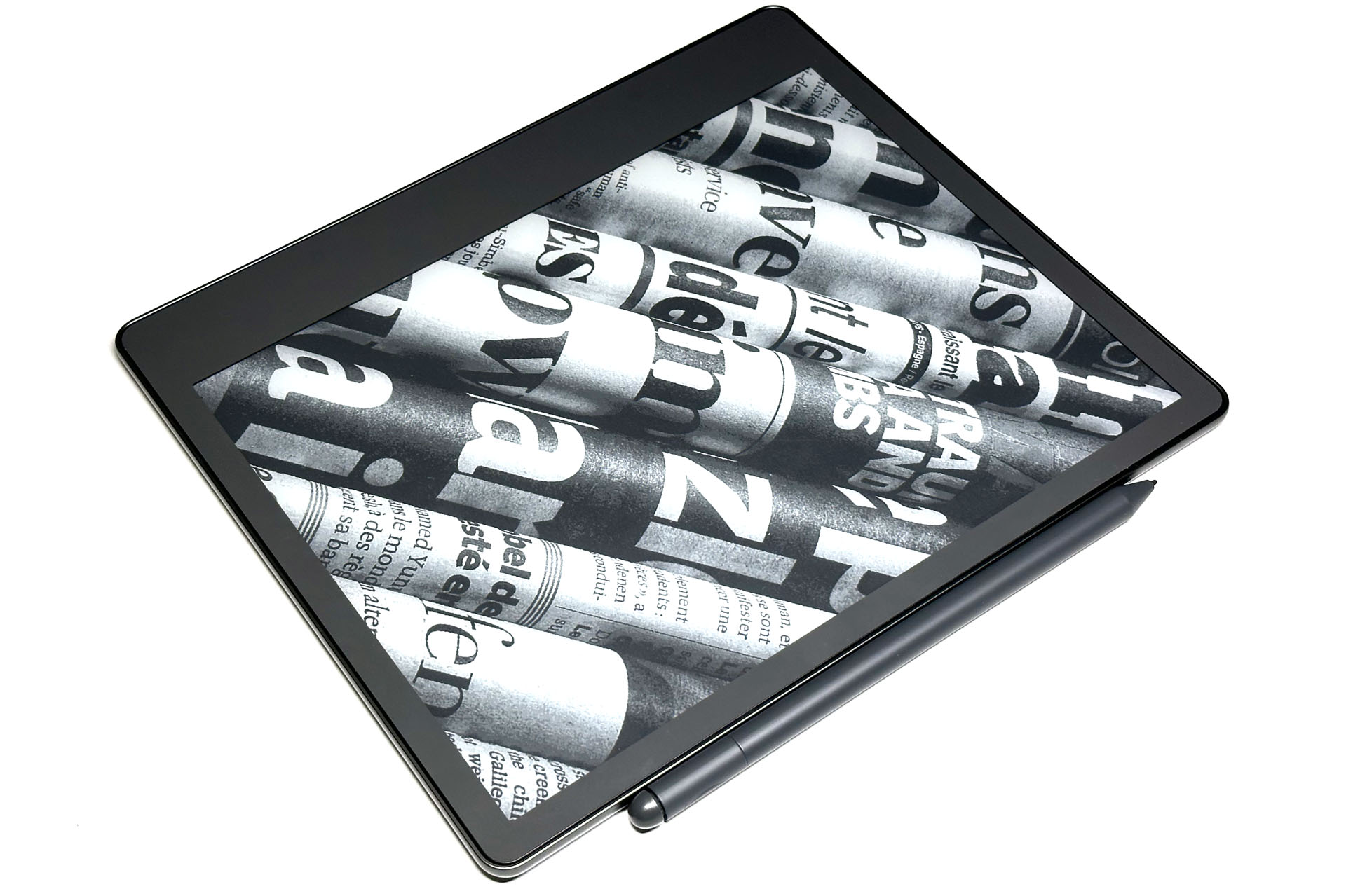 最新のKindle電子書籍リーダーであるAmazon「Kindle Scribe」。価格は4万7980円から。