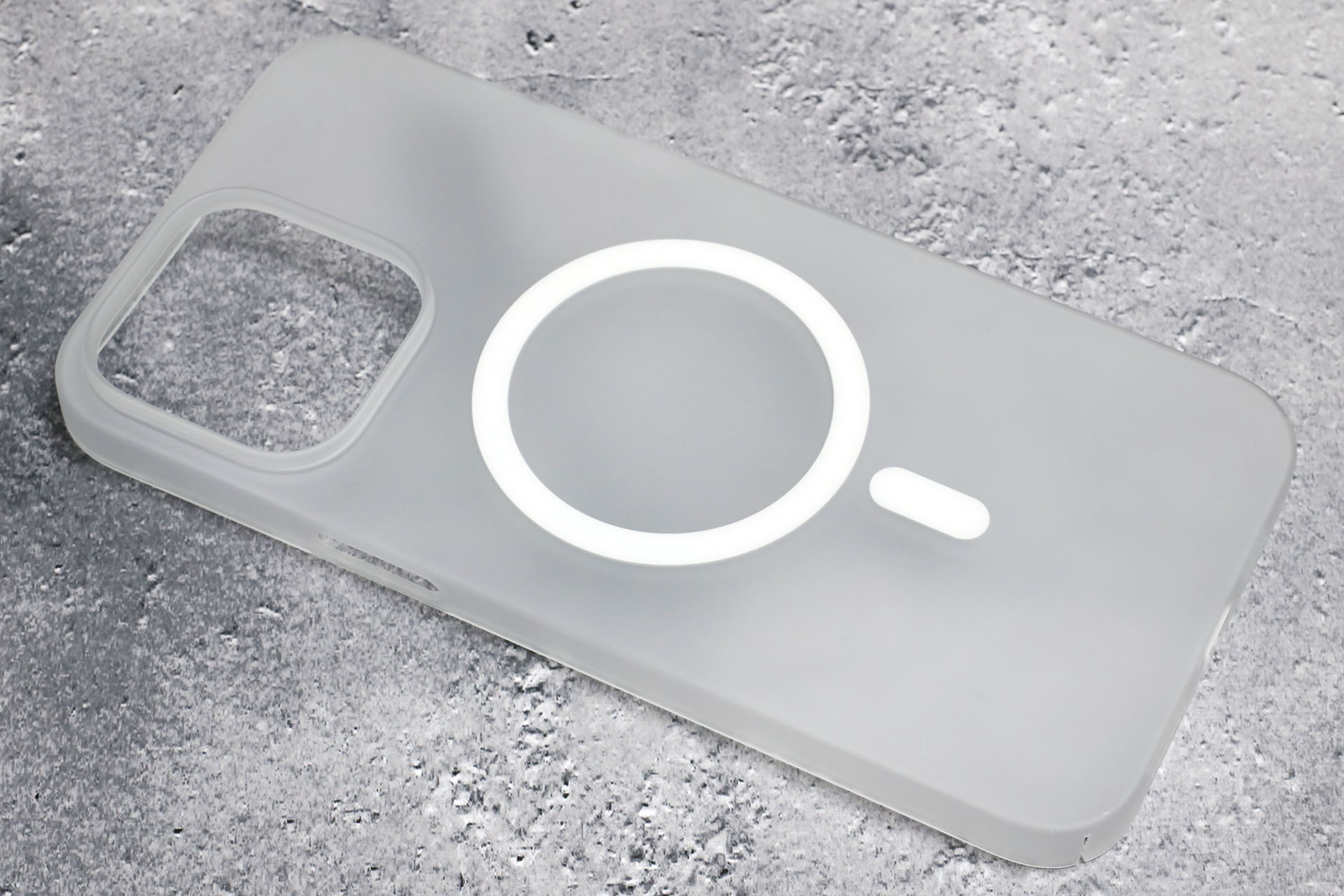 CASEFINITE（ケースフィニット）のMagSafe対応ケース「THE FROST AIR ULTRA（ザ フロスト エア ウルトラ）」