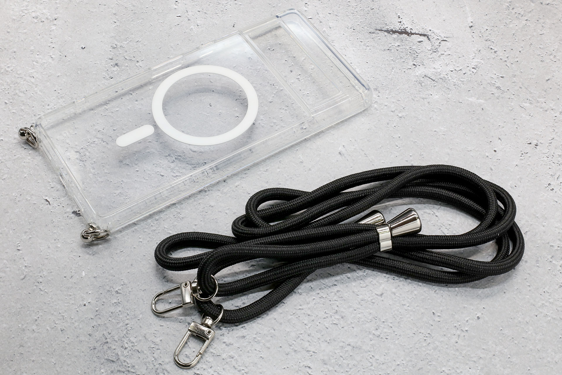 MagSafeのマグネットを内蔵していたけど壊れちゃったケースがこちら。悪くないケースであった