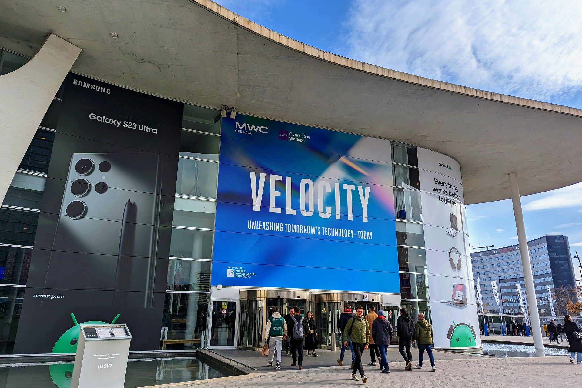 今回はスペイン・バルセロナで開催された展示会「MWC」の取材のために渡航しました