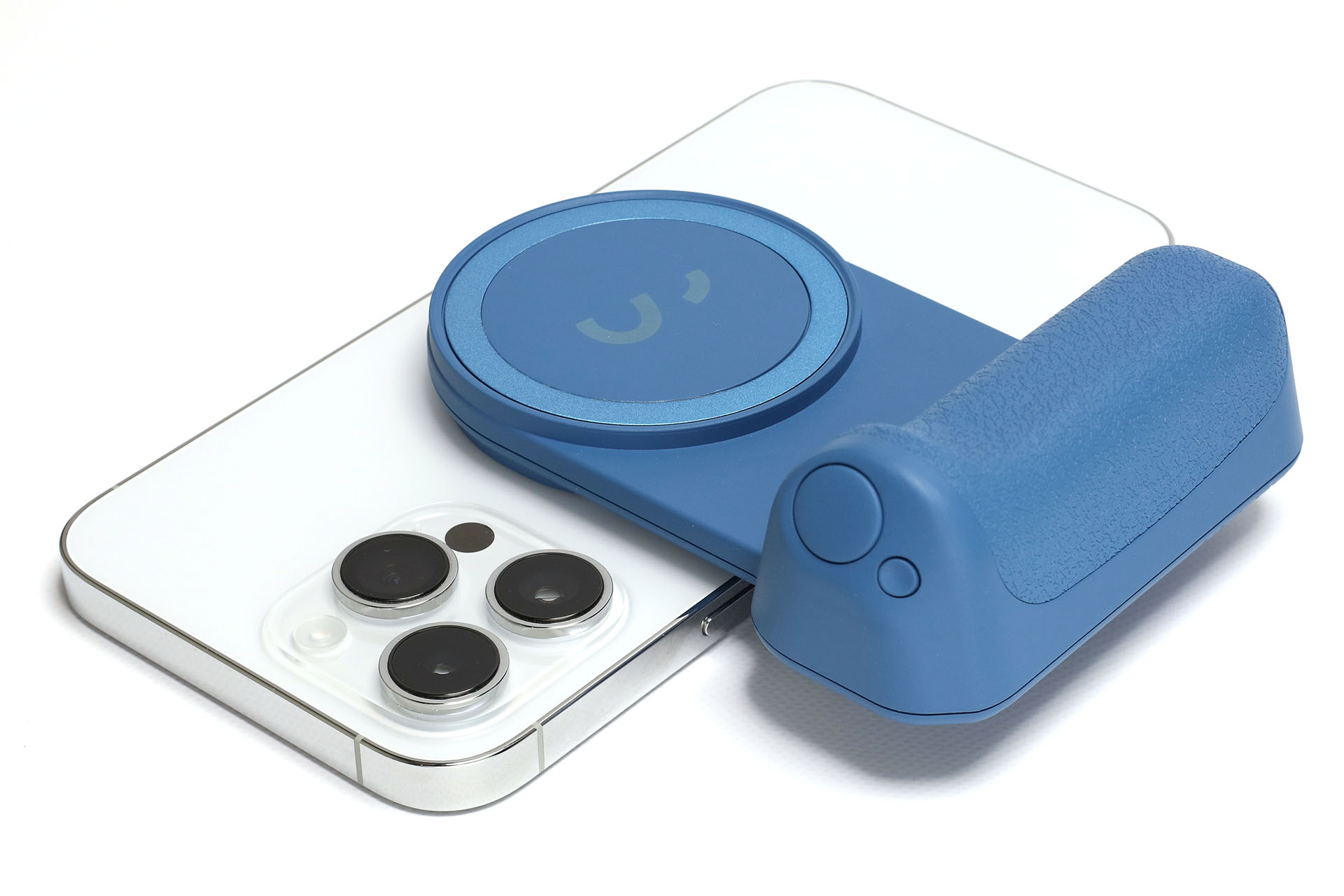 縦位置でも端末を安定的にホールドして撮影できる。しかもワンアクションで縦位置に移行できる。クリップ式のグリップでこういう使い方ができる製品は見たことがない（リグと呼ばれるグリップにはあるかも）。