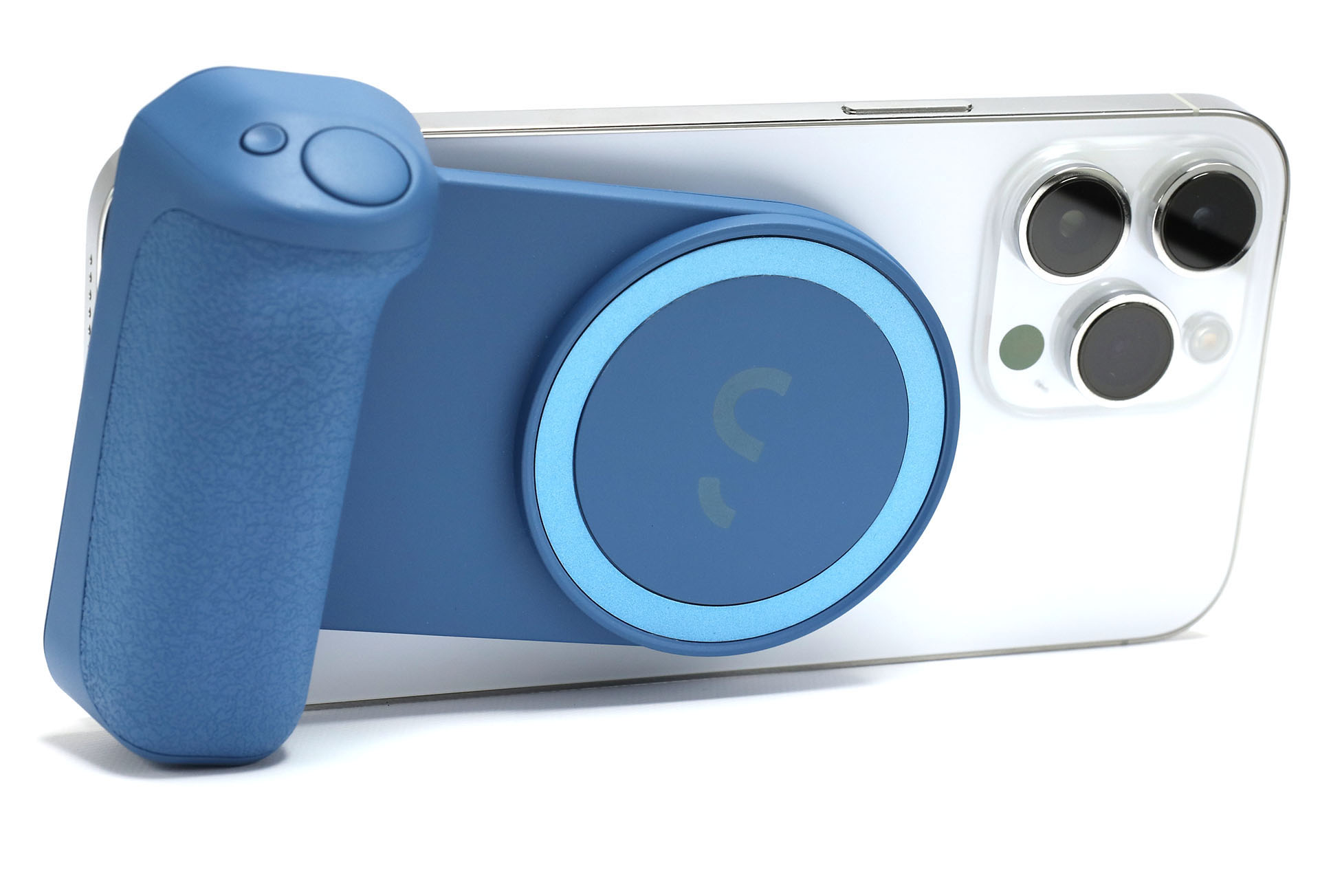 SnapGrip自体の角度を微妙に調節できるので、こんなパターンで横位置で自立させることもできる。端末によってはSnapGrip自体をけっこう傾ける必要があるが。