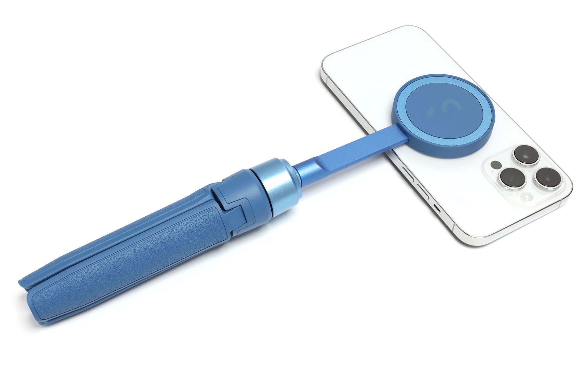 三脚部分を畳めばグリップとなってセルフィースティックとして使えるというわけだ。