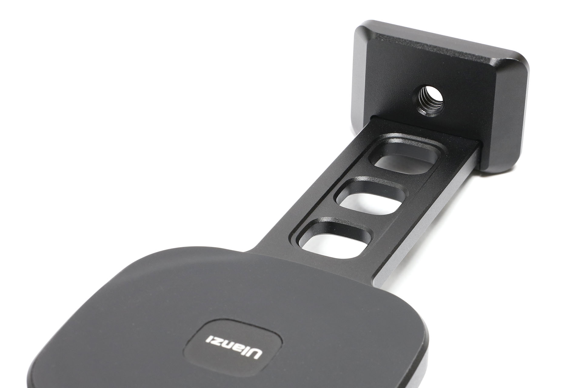 底部はアルカスイス互換のクイックリリースプレートとなっている。また底部には三脚ネジ穴（1/4-20UNC）があり、一般的な三脚の雲台にセットすることができる。