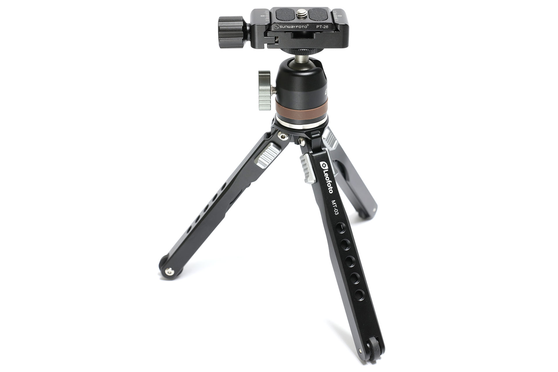 ミニ三脚にアルカスイス互換小型マウント＆プレートすなわちDDC-26とPT-26をセット。あっイイ感じですねぇ?。