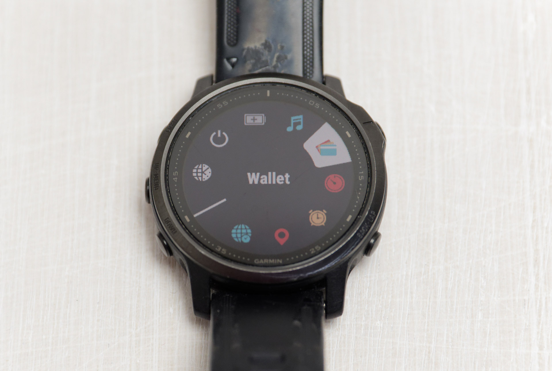 通常の確認方法は、腕時計本体のメニューからウォレットを選択するか