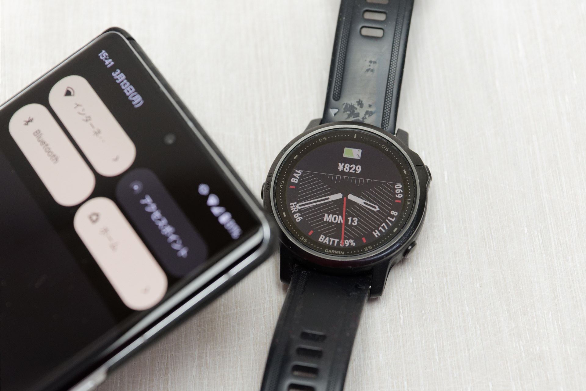 ガーミンにおサイフケータイをかざすと、5秒後くらいにガーミン側のモバイルSuicaの残高が表示される