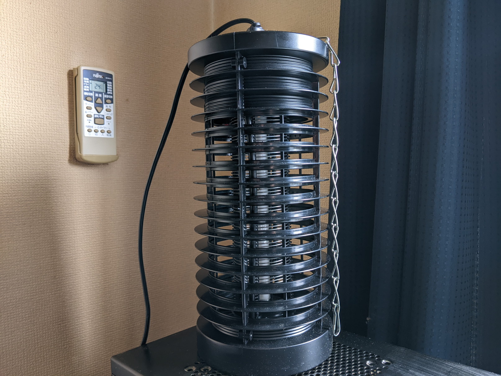 「ムシコロ」本体。すごくストレートなネーミングだ。本来は左にたれているチェーンで吊るして使うもの