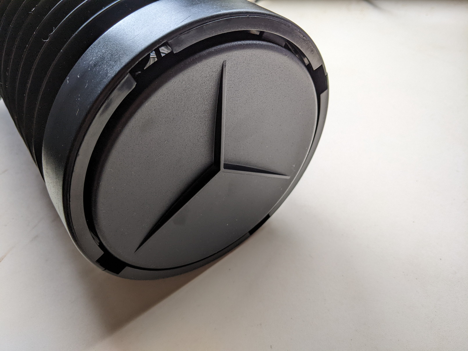 本体下部。底は虫を捕らえる蓋で回せば外せる