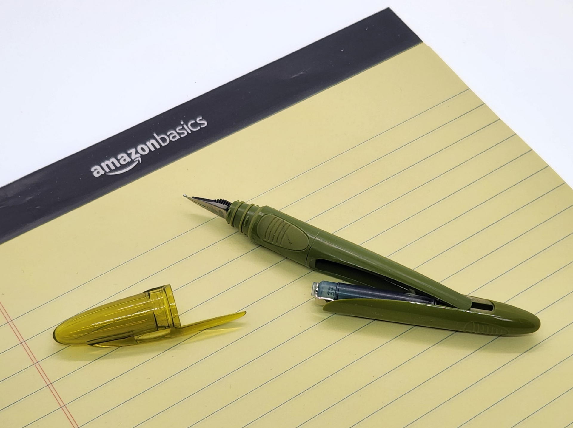 実用度は置いておいてBICの万年筆はそのユニークな構造と直ぐにBICだと分かるキャップが特徴だ