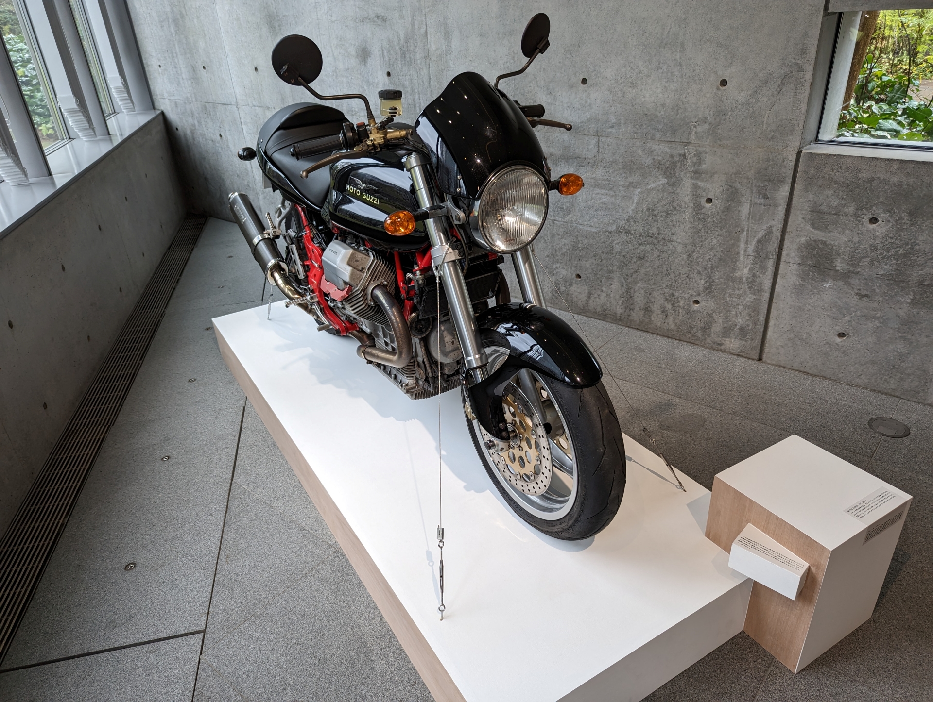 MOTO GUZZI V11 Sport（デザイナー 三宅一成氏）