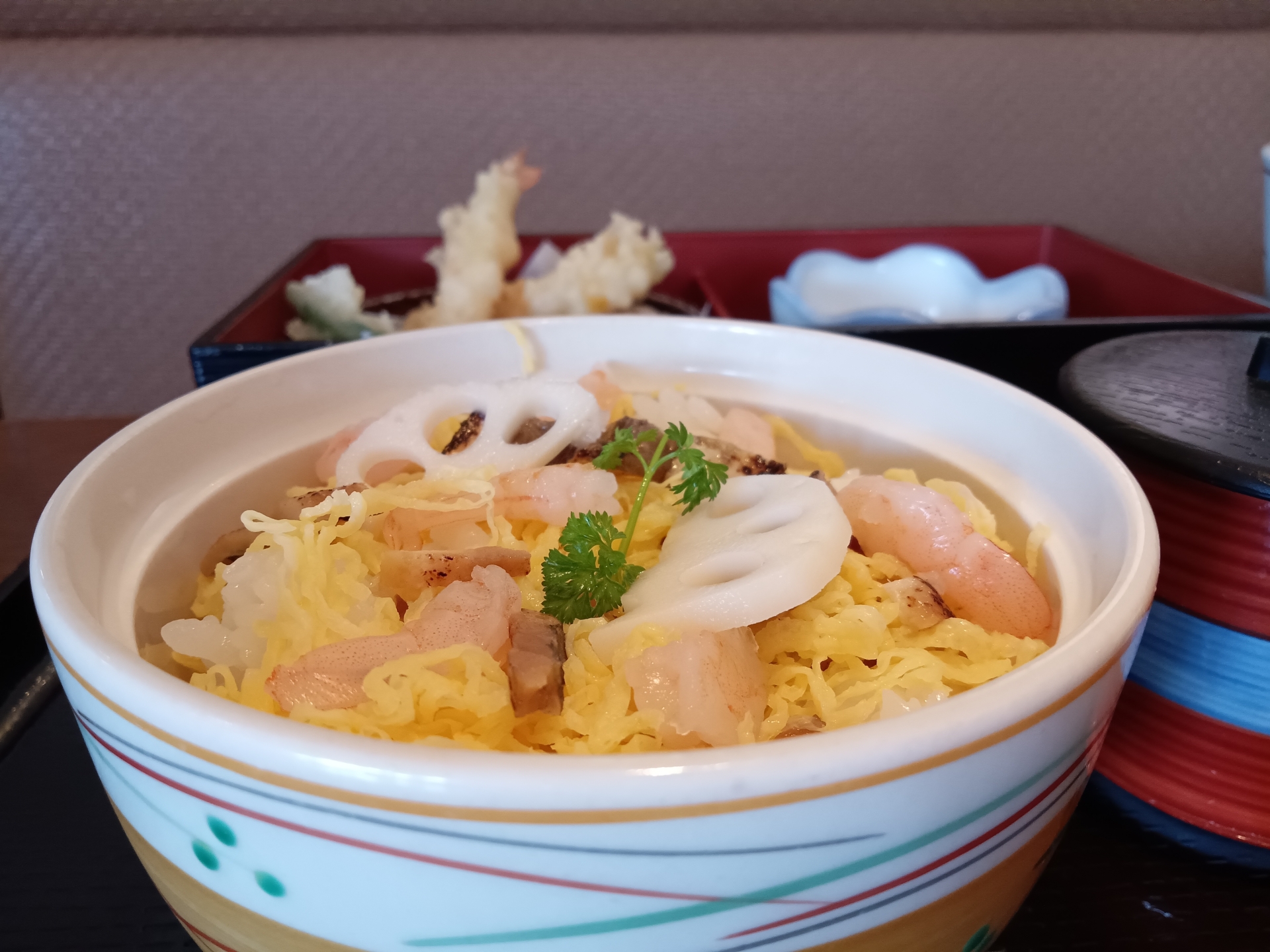 Libero 5G IIIでちらし寿司を撮影