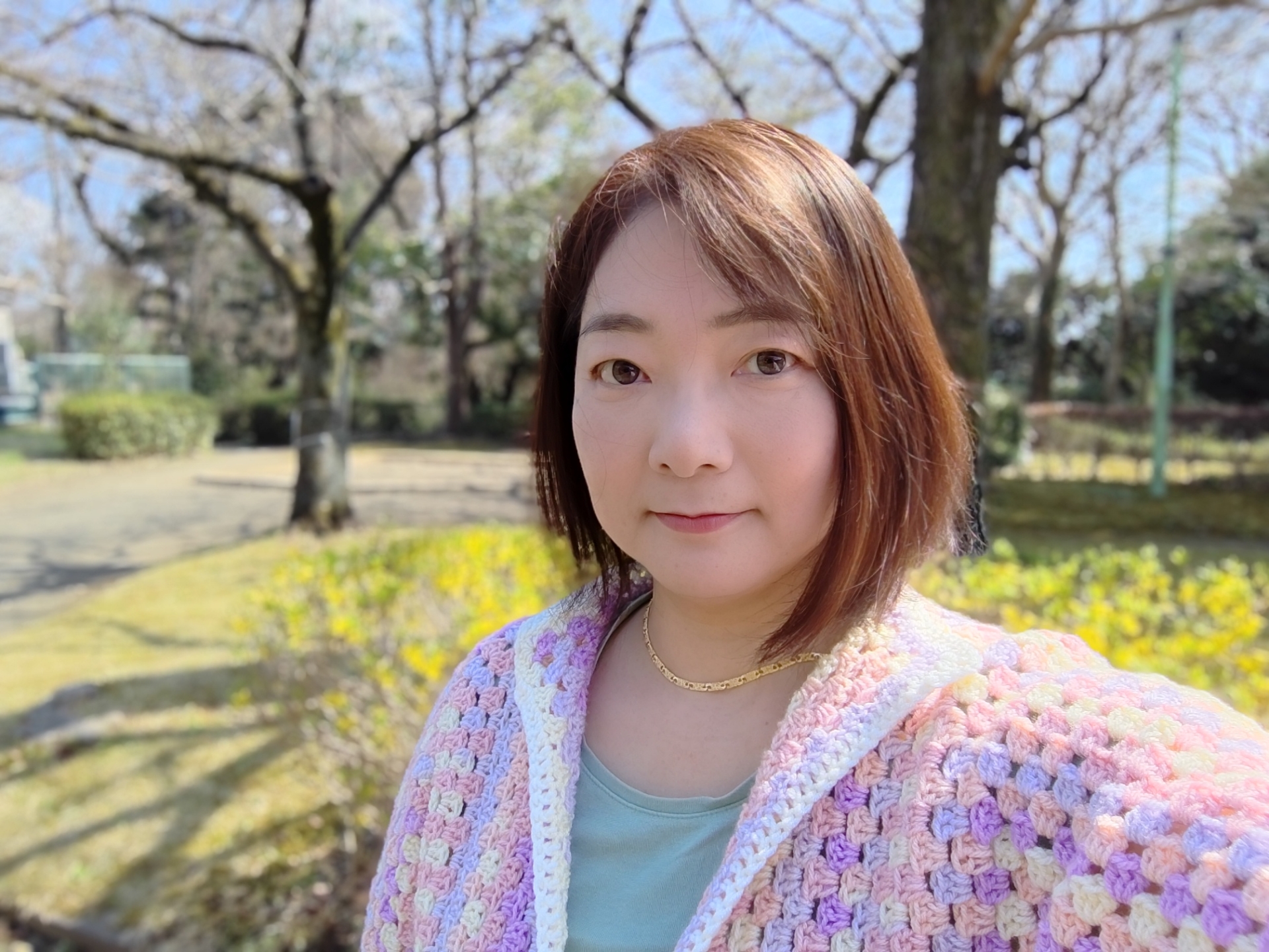 AQUOS R7のインカメラ使用。明るさ、彩度、小顔、美肌、ぼかしの全項目を10段階中の「5」に設定