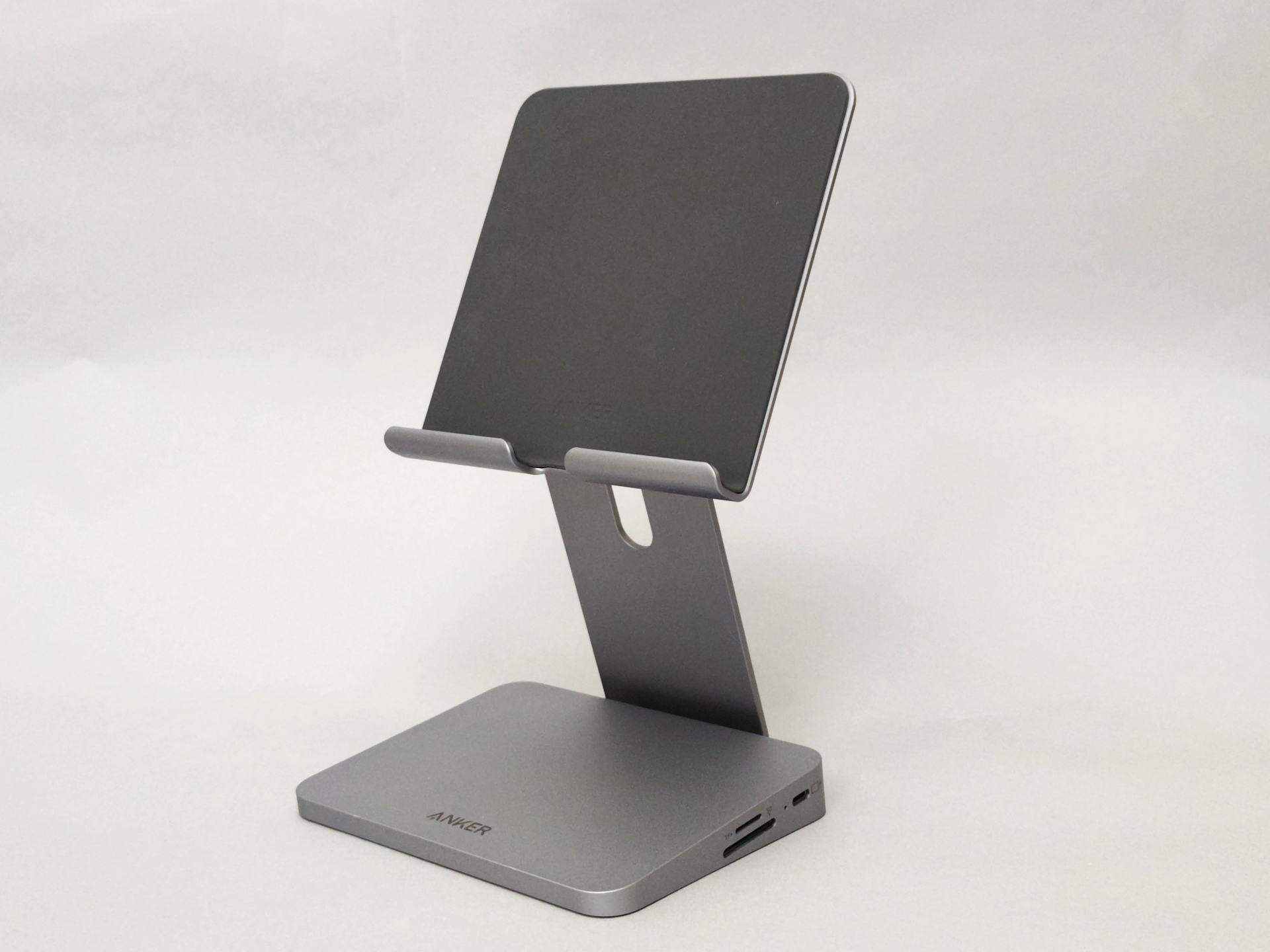 最大11cm程の高さまでリフトできる