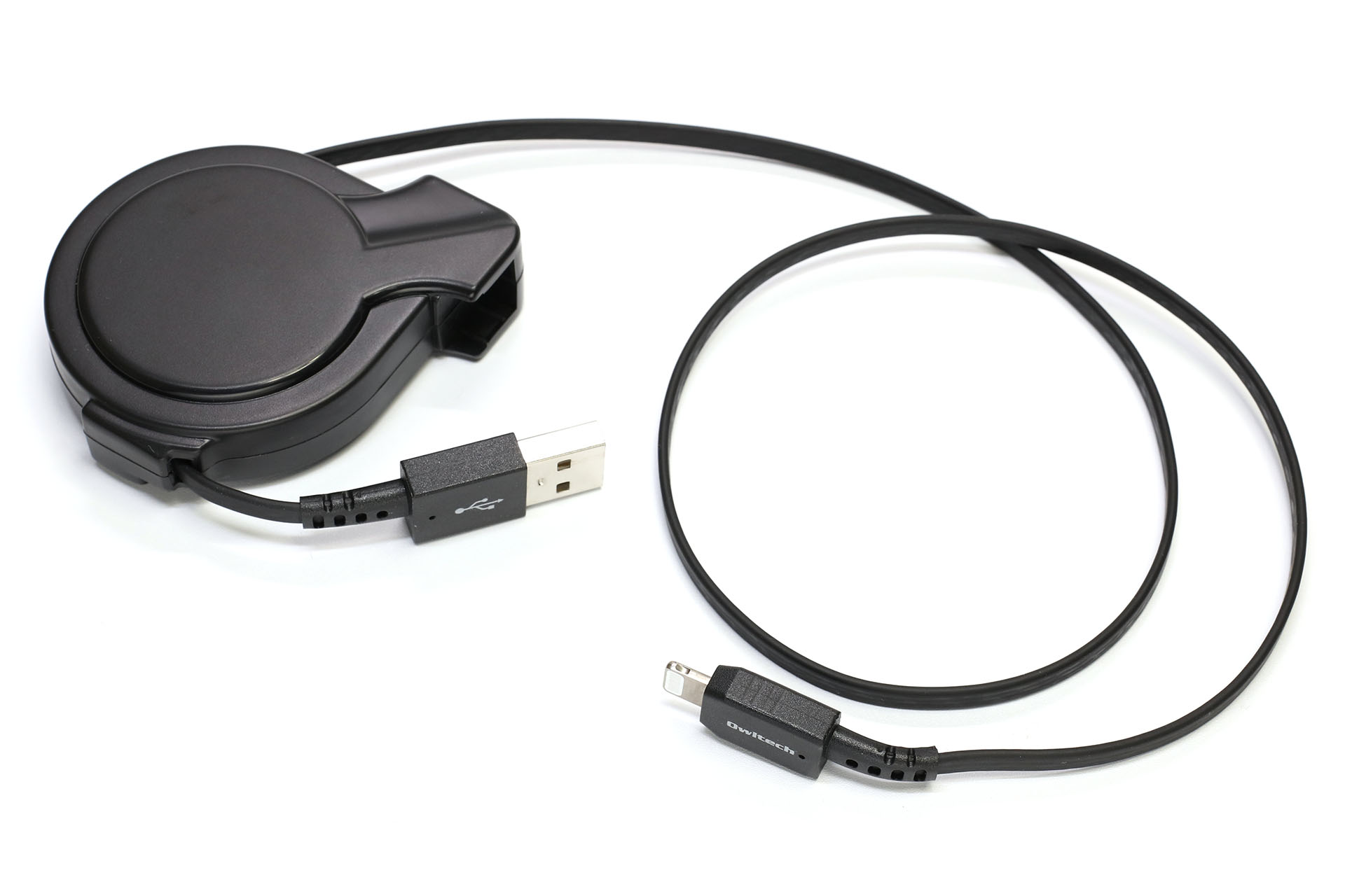 必要な長さだけ引き出して使える巻き取り式USBケーブルだが、このようにUSB Type-A側は長さ固定になっている。