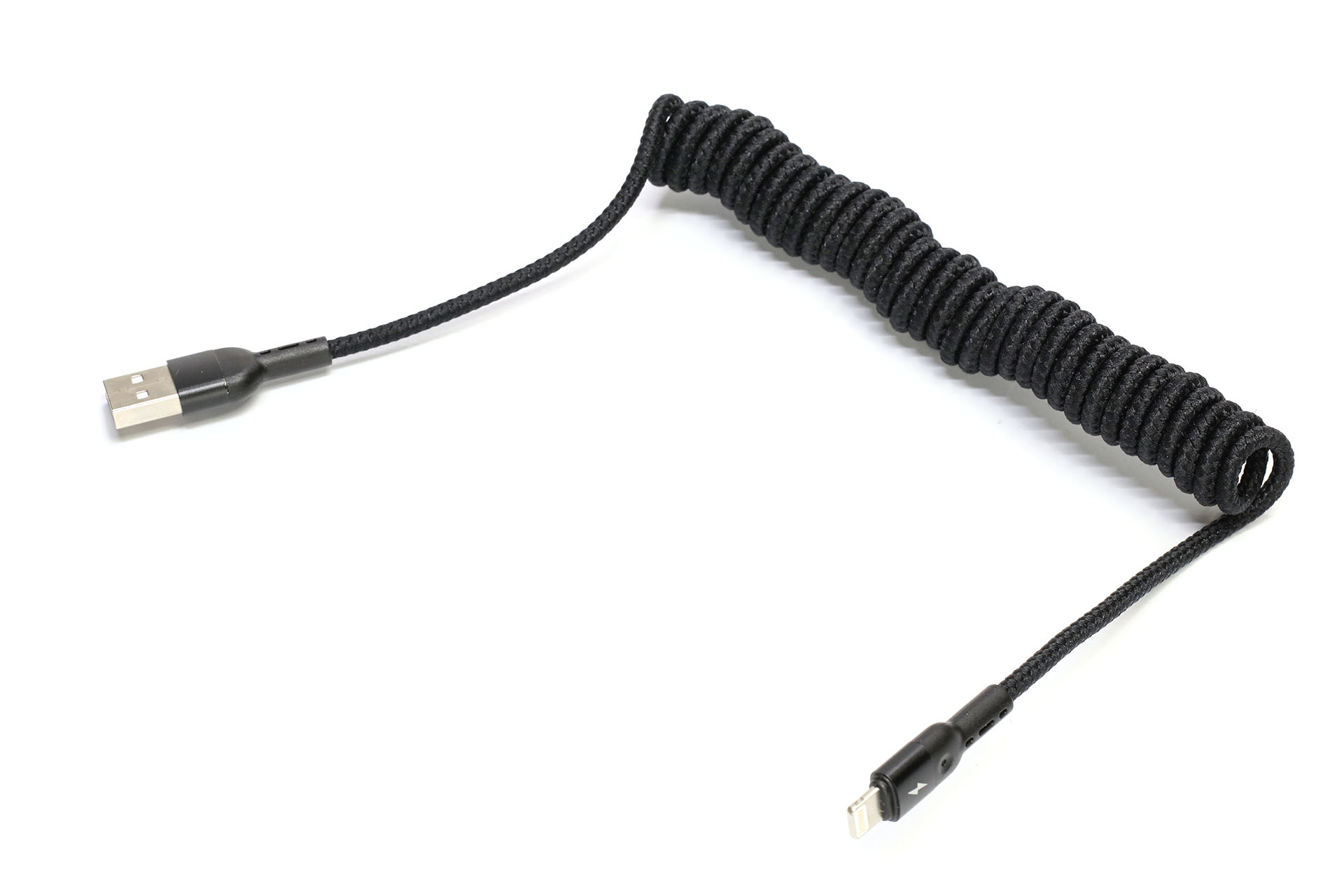 Mcdodoブランドの<a href="https://www.amazon.co.jp/dp/B08P9N91Q4" class="strong bn" target="_blank">「USBケーブル カールコード ナイロン編み LEDライト付き1.8m」</a>。Amazonで909円だった。