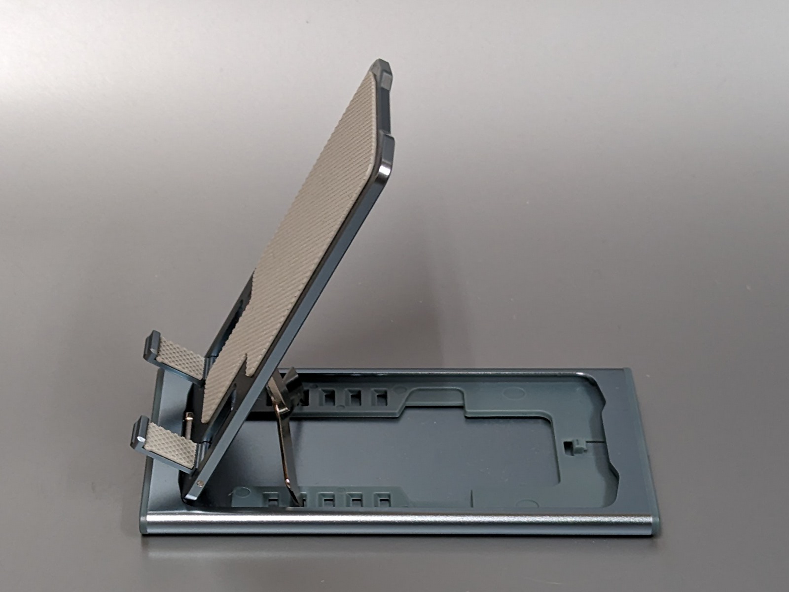 高さは6段階で調整可能。これはもっとも下げた状態