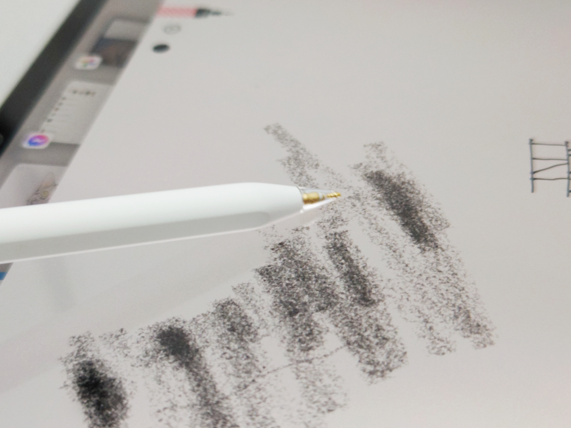 画家がやるように、かなり寝かせて描いてみたが、しっかりと描画されている