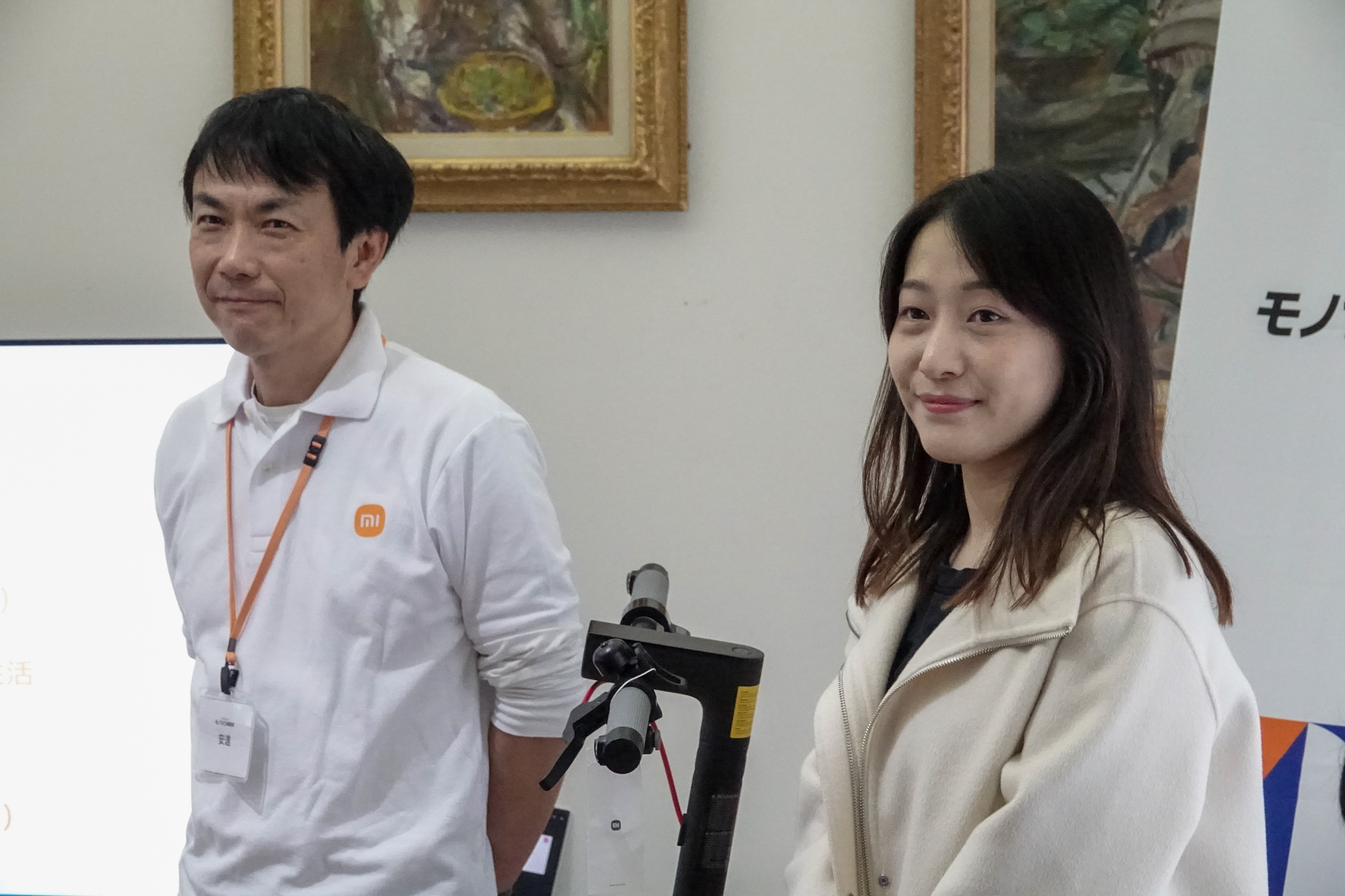 写真右は、シャオミジャパン 副代表のデミ・ユー（Demi Yu）氏