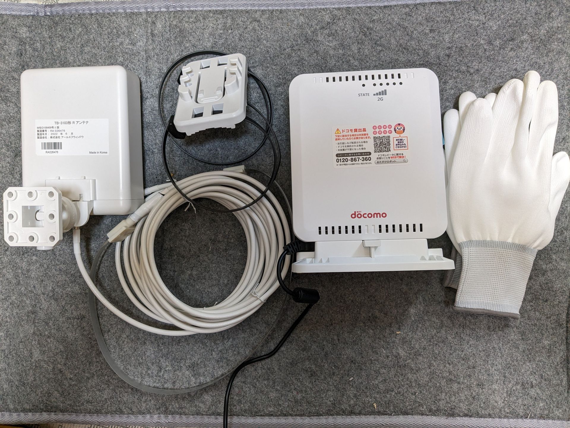 作業用手袋まで入れておいてくれたのね。ちょっとお洒落なドコモさんのレピーターキット。