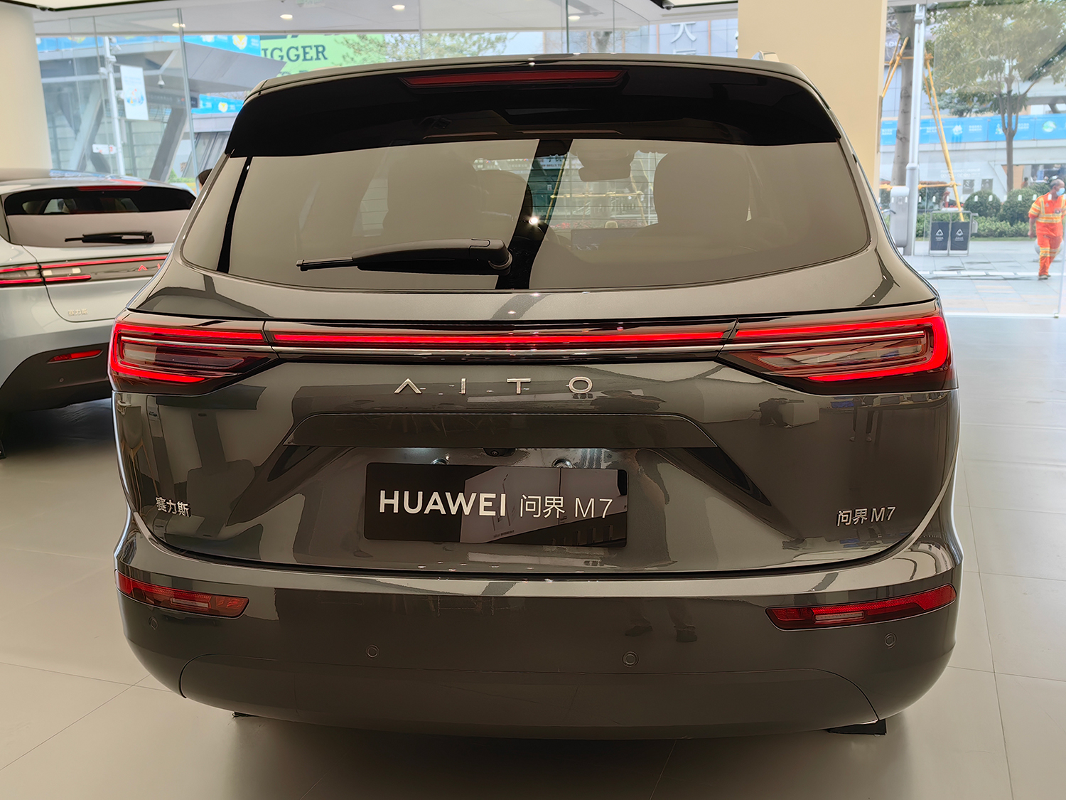 中国語での正式製品名は「AITO 問界M7」