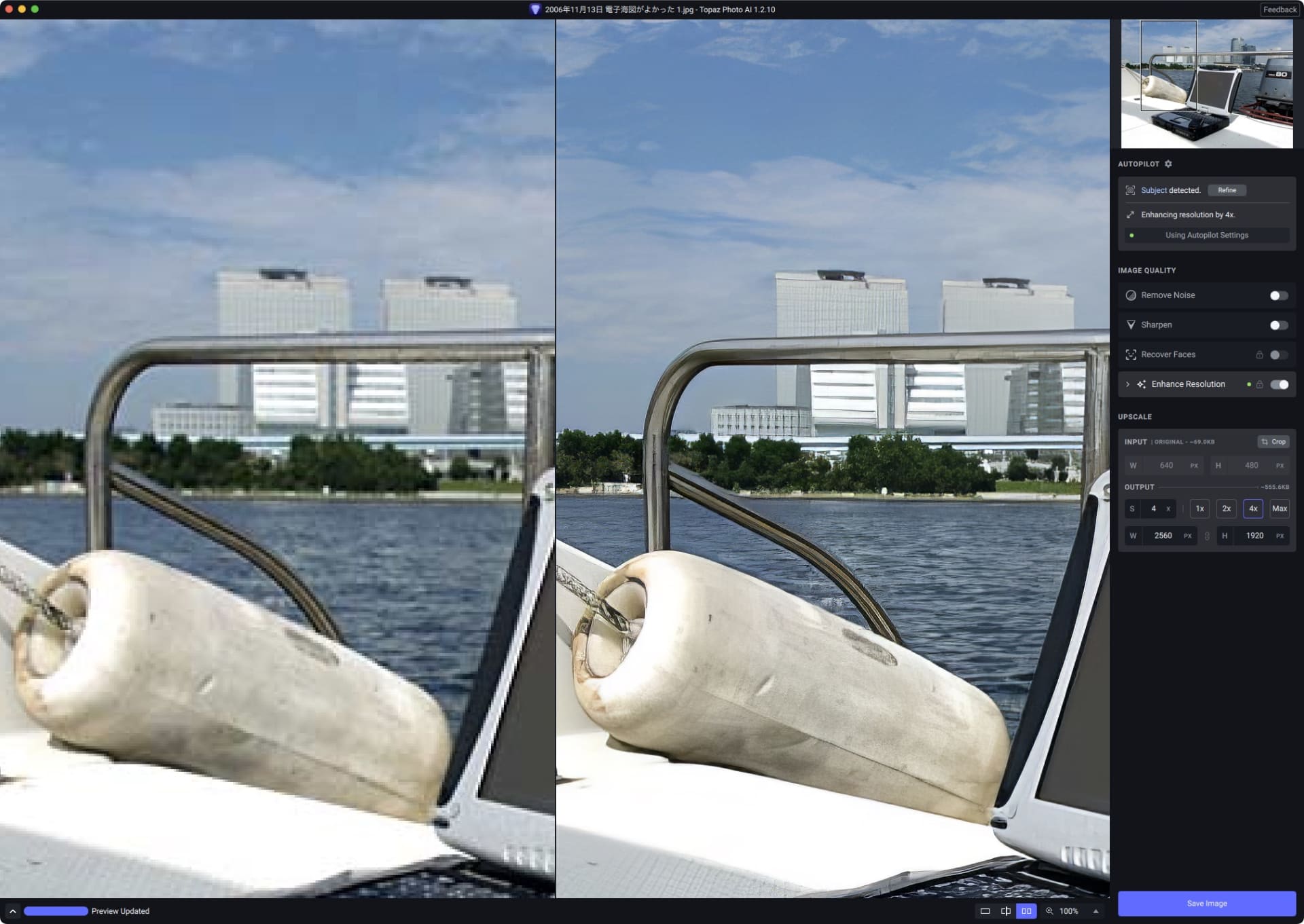 100％表示位すると元画像のギザギザ感がなくなっていることがわかる。背景の木々やビルも鮮明な描写になっている。よーく見ると「AIっぽい描写」という部分も見えるが、100％表示にしなければ気づかないレベルだ。