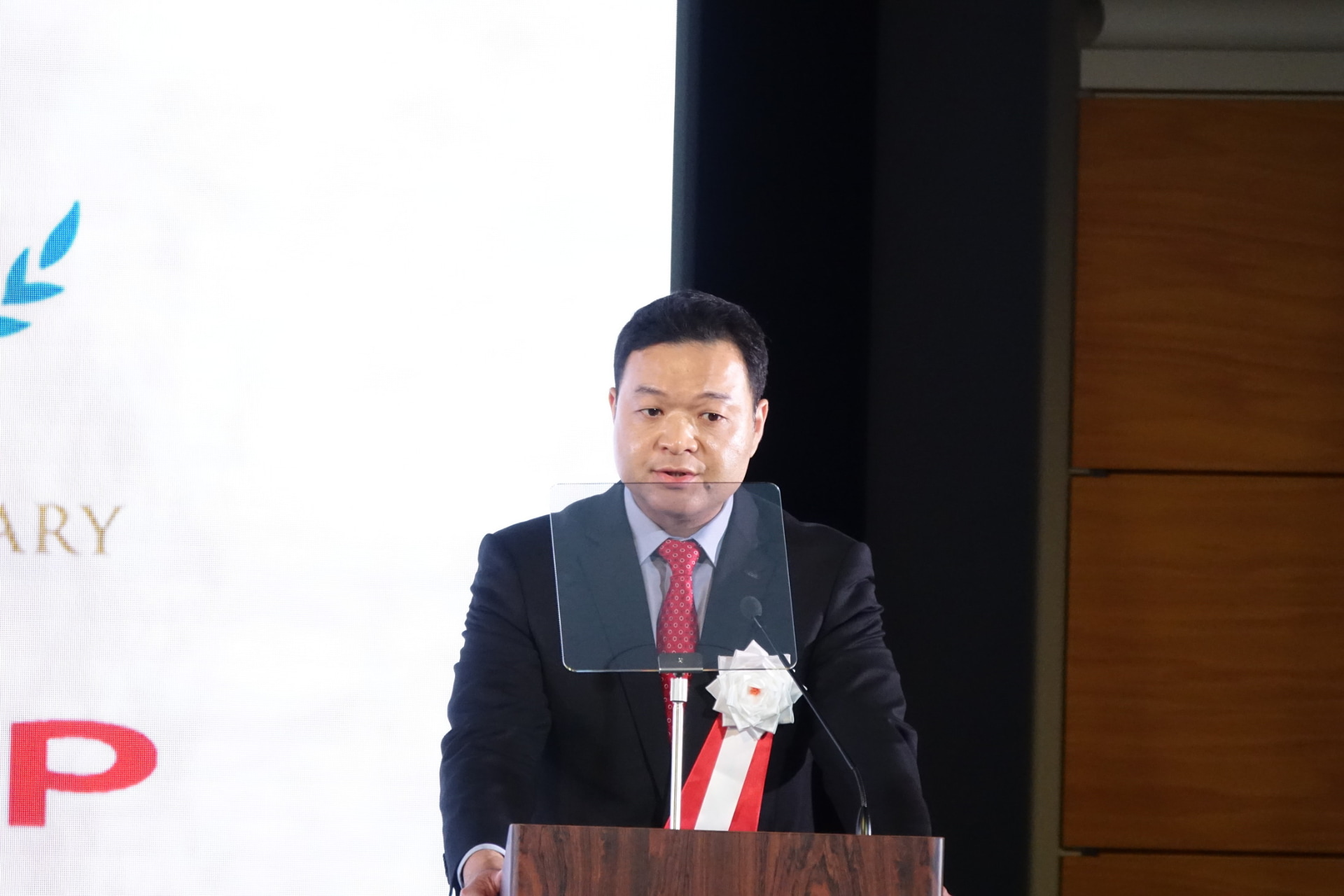 左＝シャープ ロバート・ウー氏。右＝同 ブランデン・チェン氏