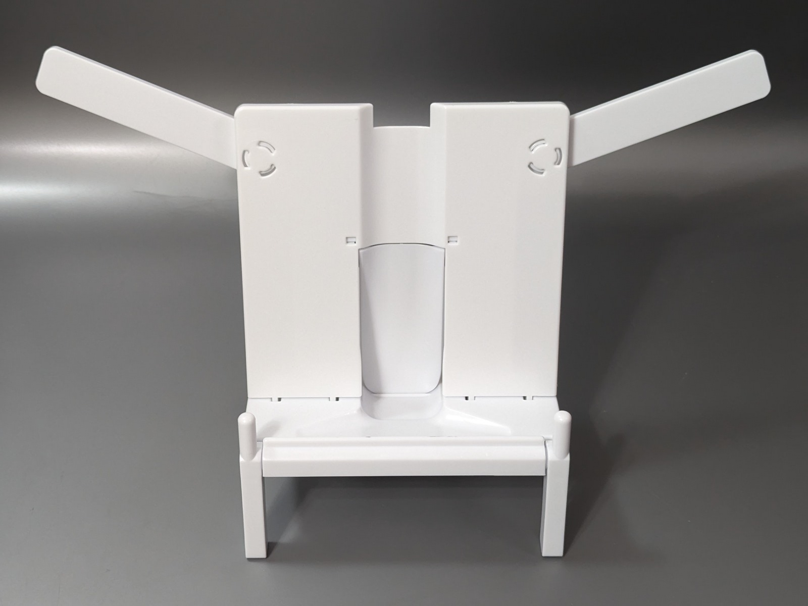 正面から見たところ。幅48cm、高さ30cmまで対応する